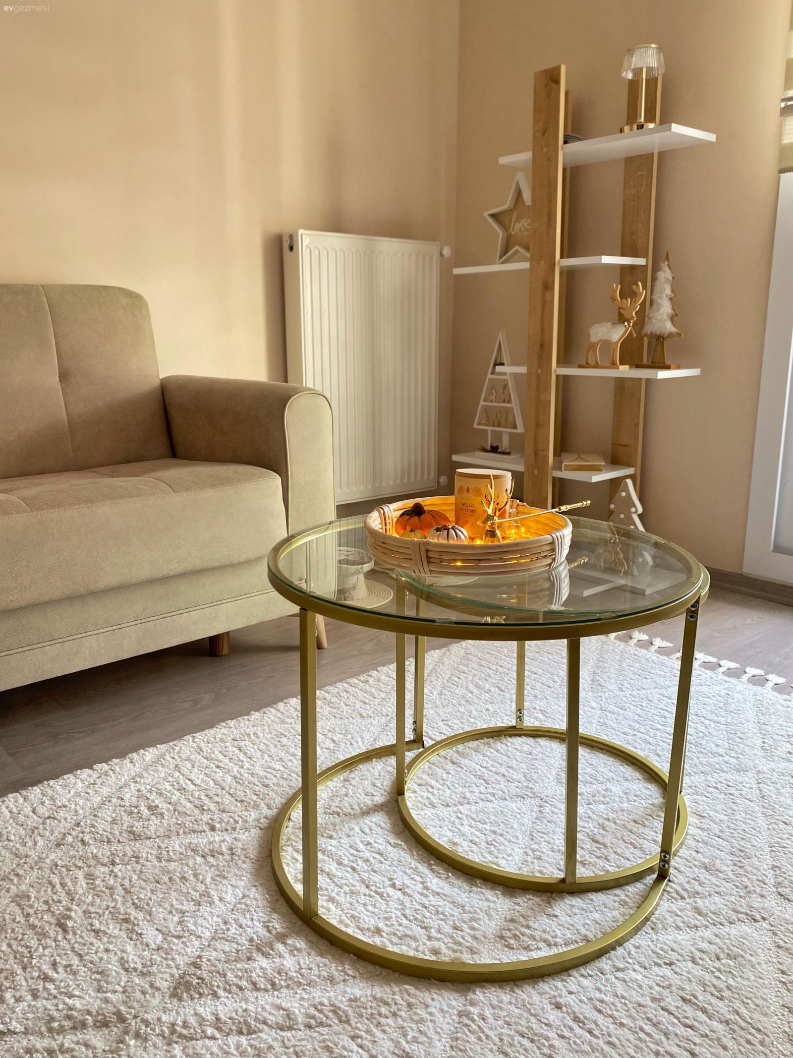 Cam orta sehpa, Orta sehpa, Beyaz halı