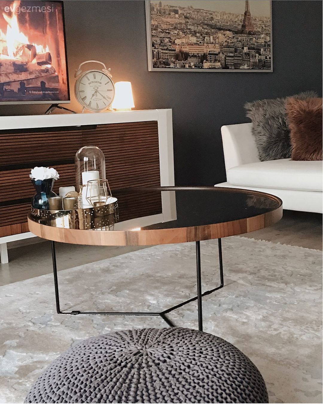 Bu İzmir Evi Açık ve Koyu Tonları Ortak Paydada Buluşturmuş!