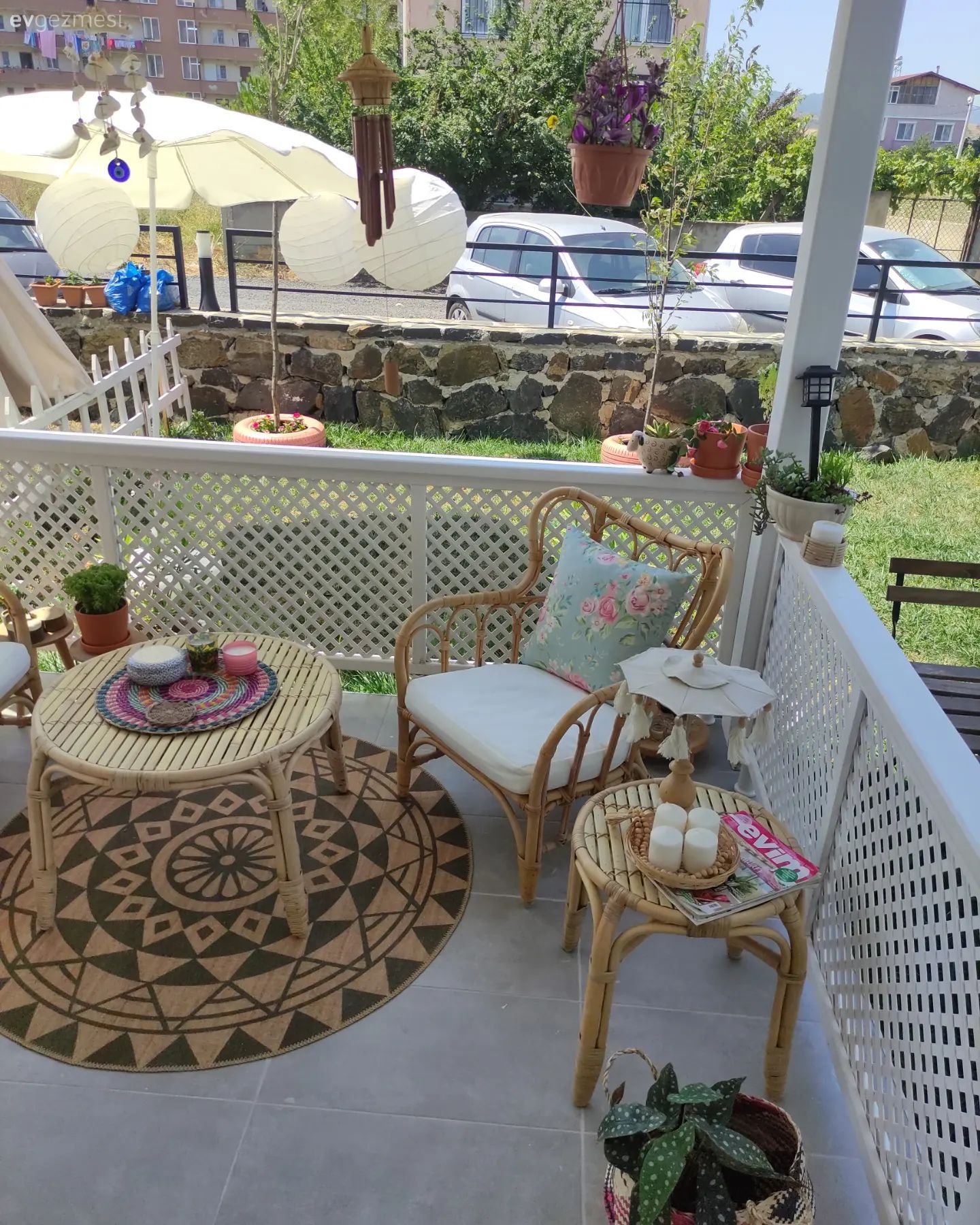 Balkon, Hasır, Hasır sandalye, Balkon masası, Balkon avizesi, Balkon halısı, Kırlent, Ev tekstili, Beyaz, Ev bitkisi