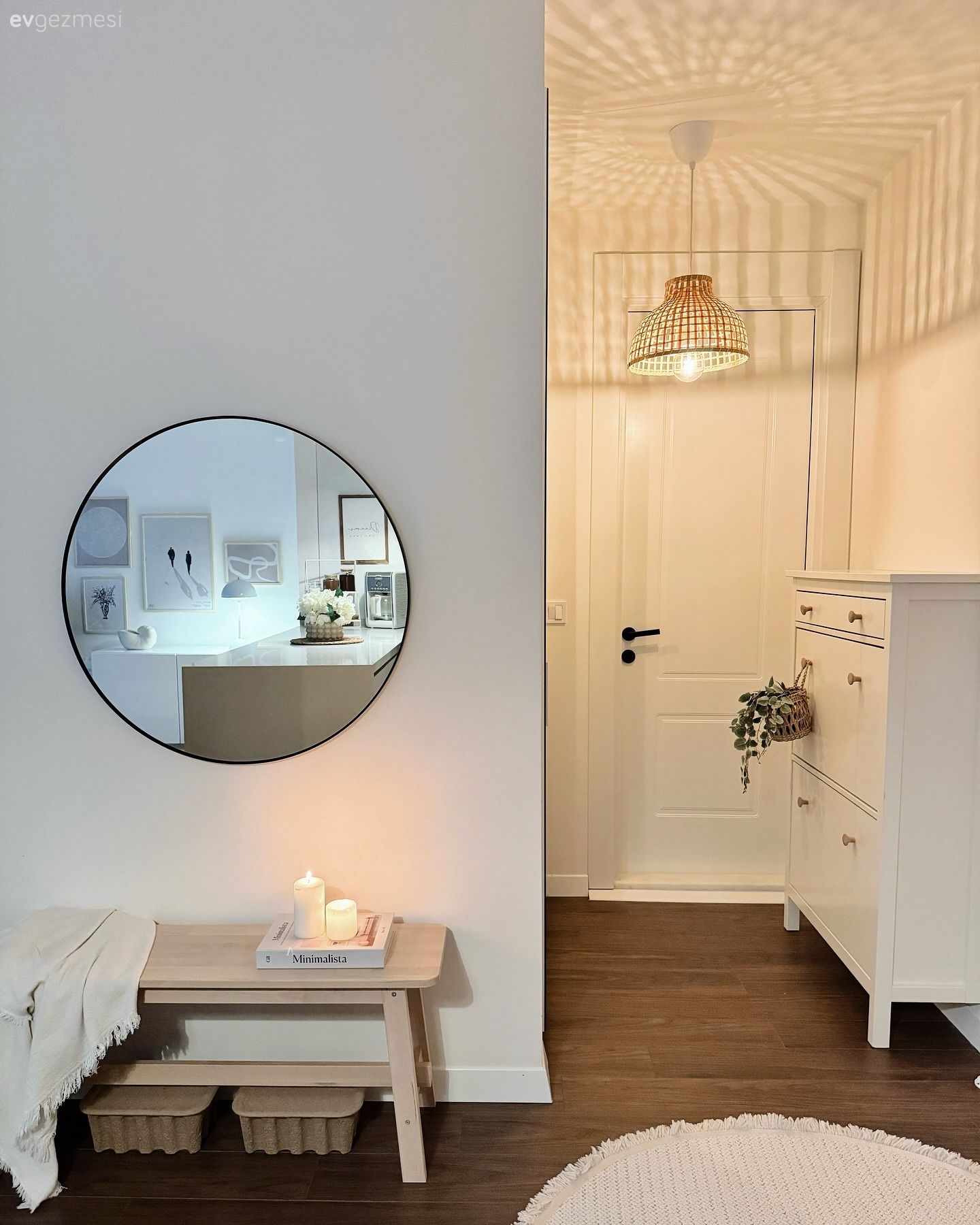 Bu Açık Mutfaklı Evde Salaş Şıklık Esas Alınmış