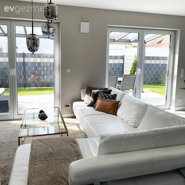 Bu Modern Evde Zıt Renkler Dekorun Çekici Tavrını Öne Çıkarmış!