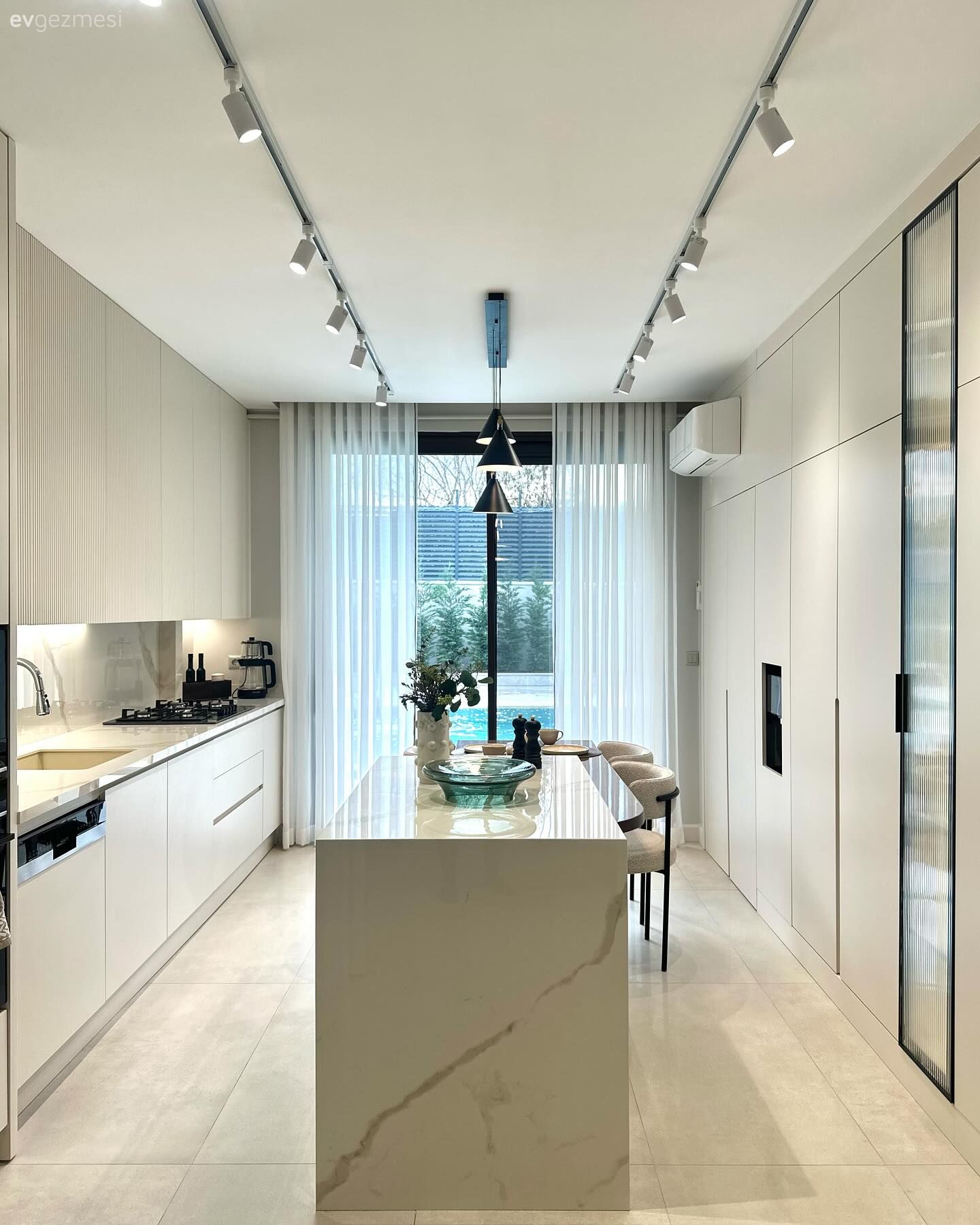 Modern Mutfak ve Banyo İsteyenlere İlham Olacak Bir Ev