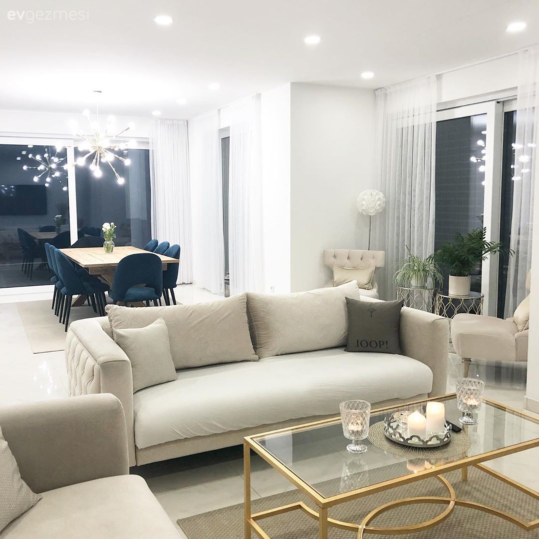 Salon, Modern, Bej, Krem, Altın, Parlament mavisi, Koltuk takımı, Cam orta sehpa, Orta sehpa, Metal ayaklı sehpa, Sehpa, Zemin seramikleri, Yemek masası, Sandalye, Yemek odası avizesi, Spot aydınlatma, Aydınlatma, Salon halısı, Berjer, Sehpa üstü aksesuarı, Ev Aksesuar