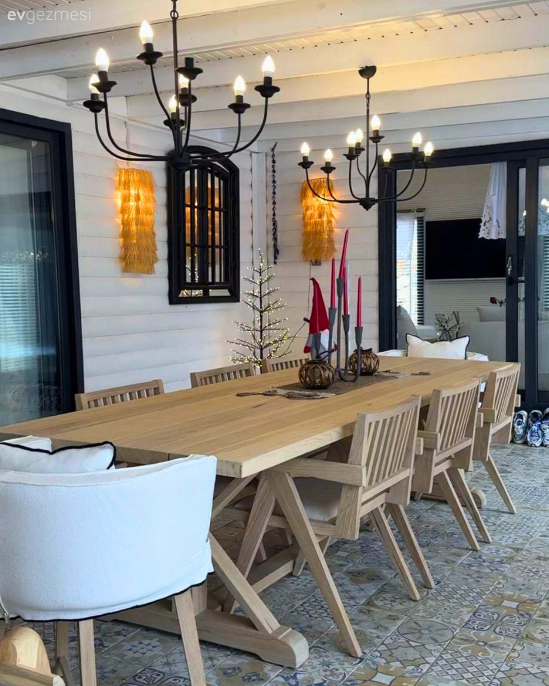 Yemek masası, Ahşap masa, Beyaz, Avize, Aydınlatma, Yemek odası avizesi, Dekoratif Objeler, Sandalye, Led aydınlatma