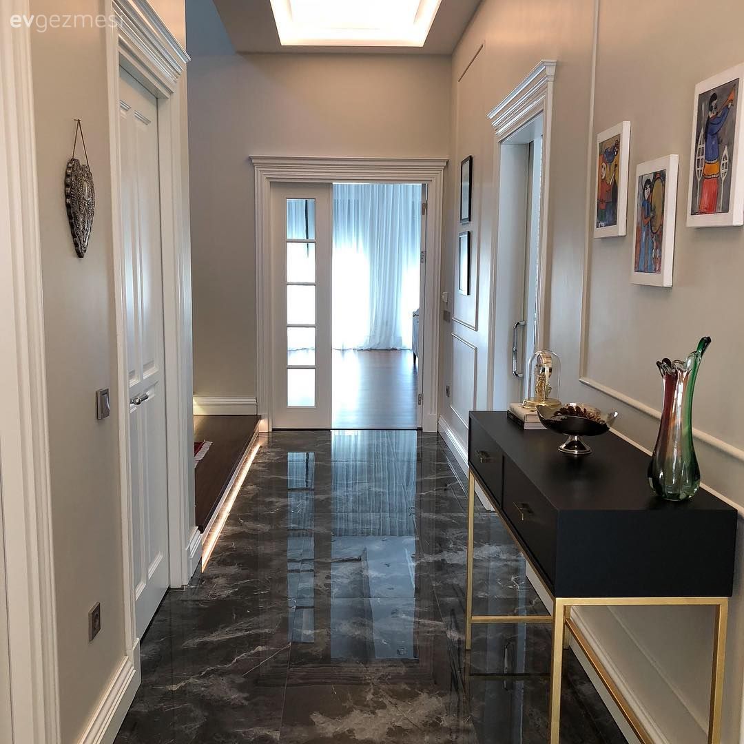 Antre, Siyah, Kapı , Beyaz kapı, Zemin seramikleri, Duvar çıtalama, Tablo, Duvar dekorasyonu, Tavan dekorasyon, Asma tavan, Dresuar dekorasyonu