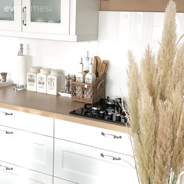 Beyaz, Shaker kapaklı dolaplar, Mutfak, Mutfak tezgahı, Mutfak tezgah arası, Tezgah arası seramik, Pampas otu