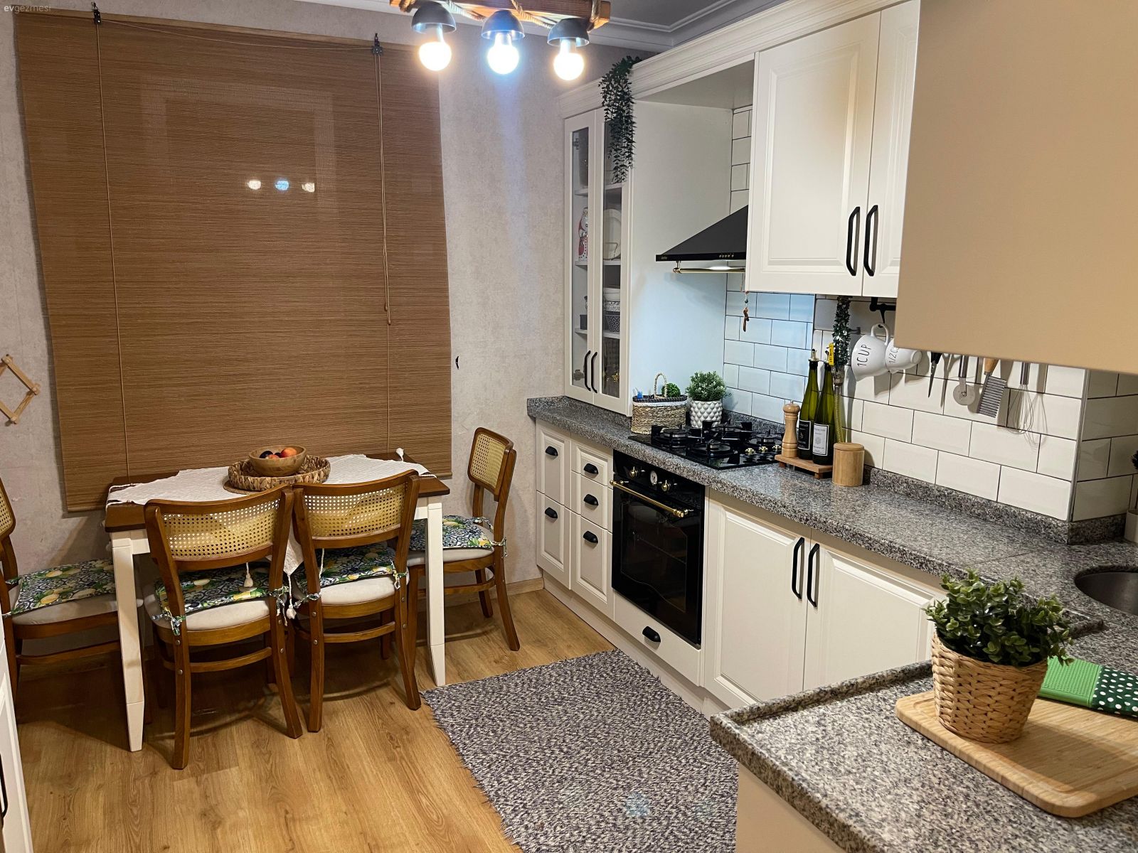 Bu Adana Evinde Ev Sahibinin El Emekleri de Kendine Yer Bulmuş!