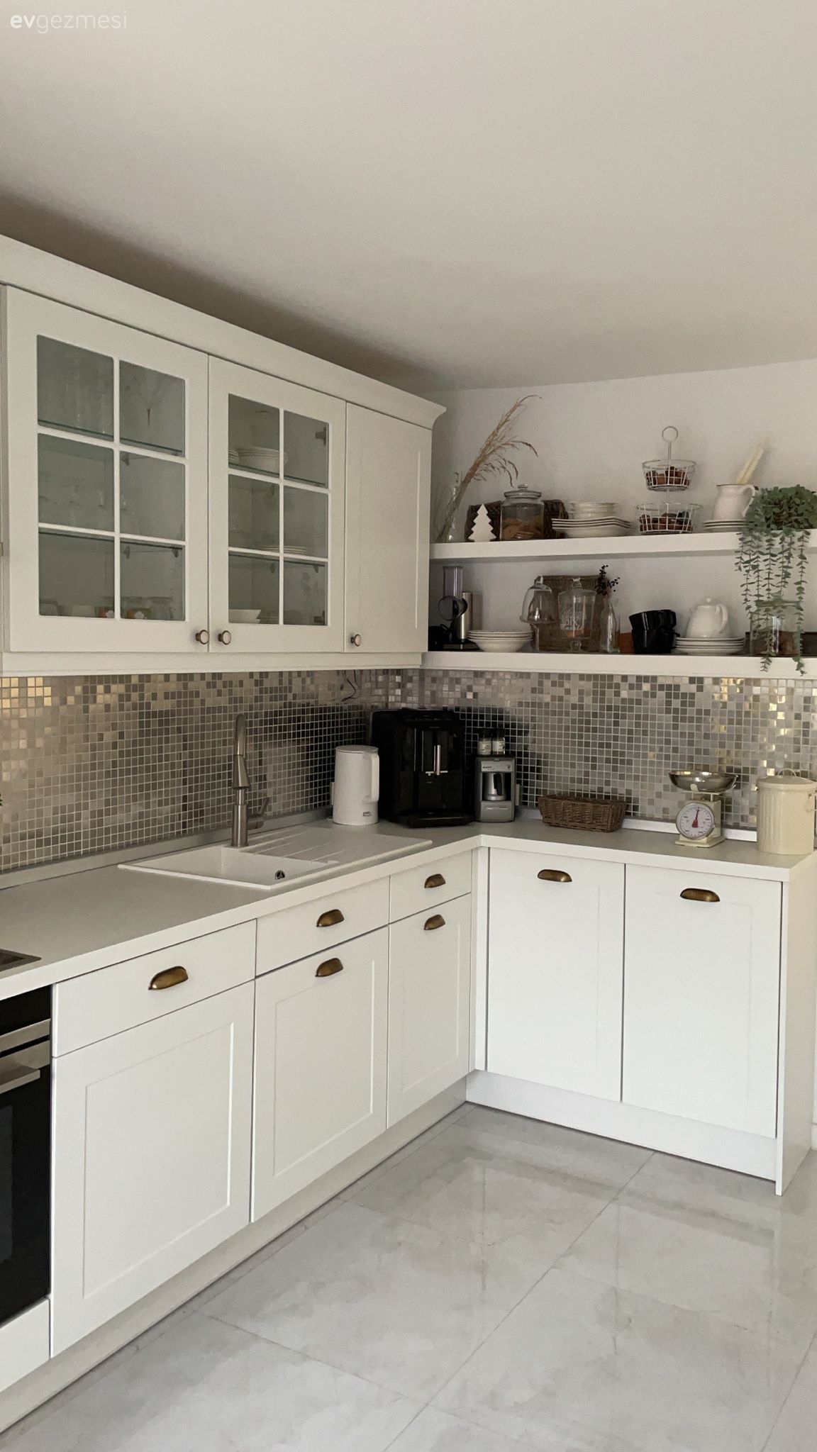 Mutfak, Beyaz, Mutfak tezgahı, Mutfak tezgah arası, Ayna tezgah arası, Ankastre, Mutfak rafı