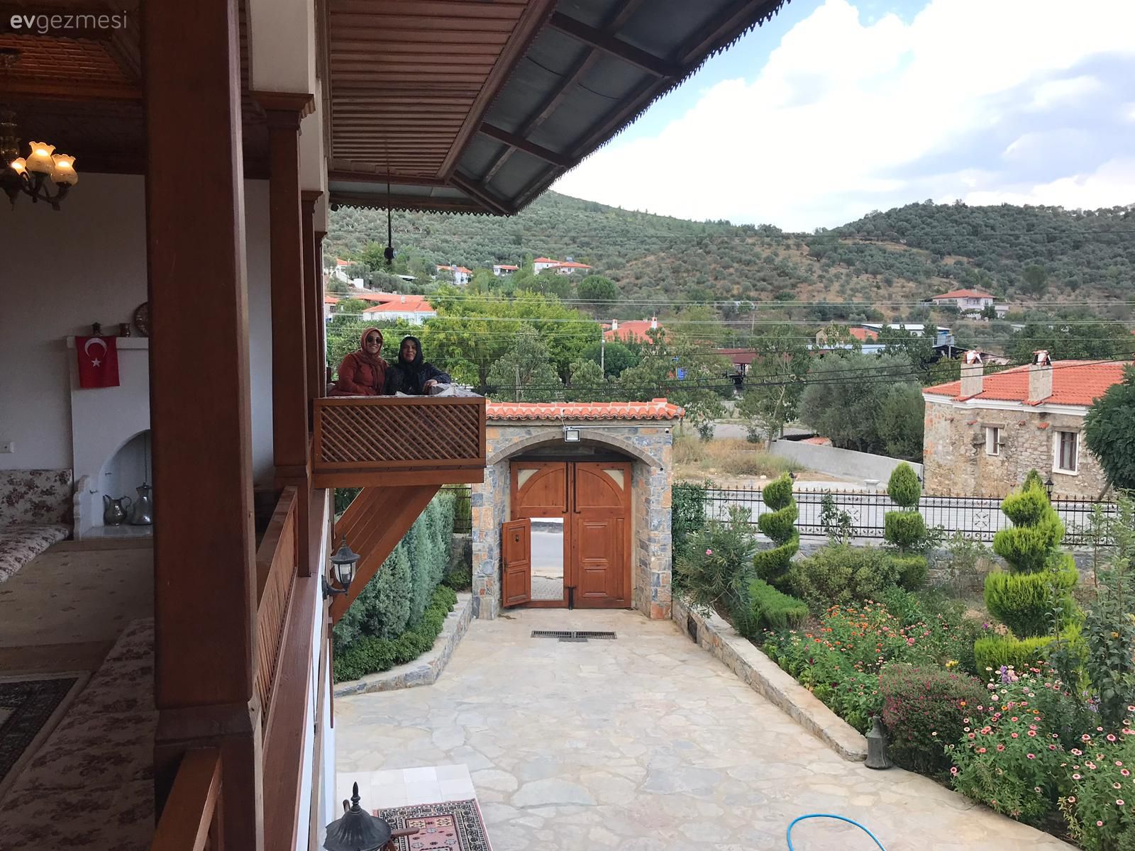 Müstakil Ev, Dış cephe, Bahçe, Çiçekler