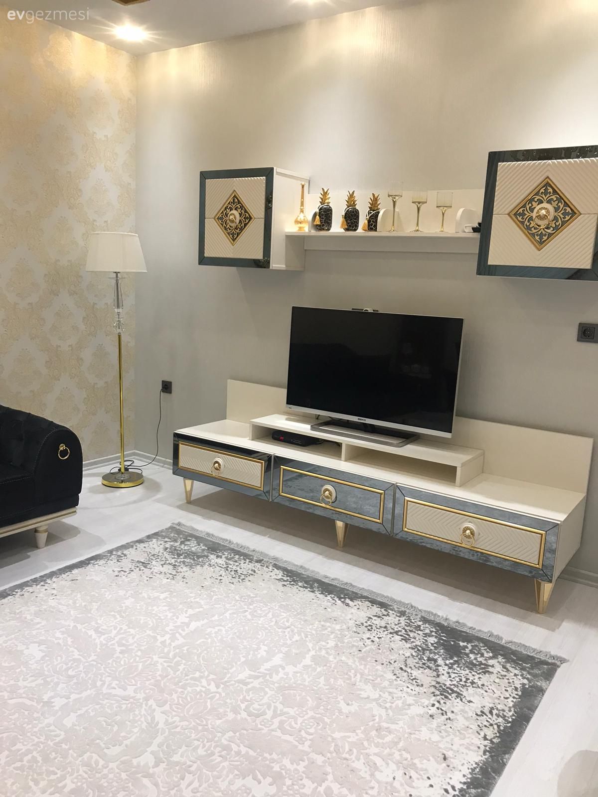 Bu Antalya Evinde Altın Dokunuşları Her Odayı Etkisi Altına Almış