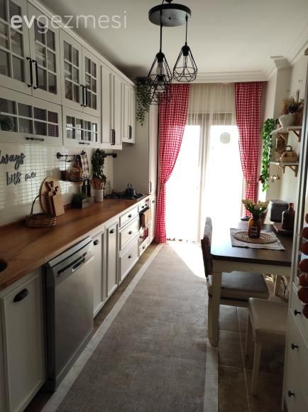 Öncesi&Sonrası: Kahverengi Dolaplar Beyazla Yeni Bir Soluk Kazanmış!