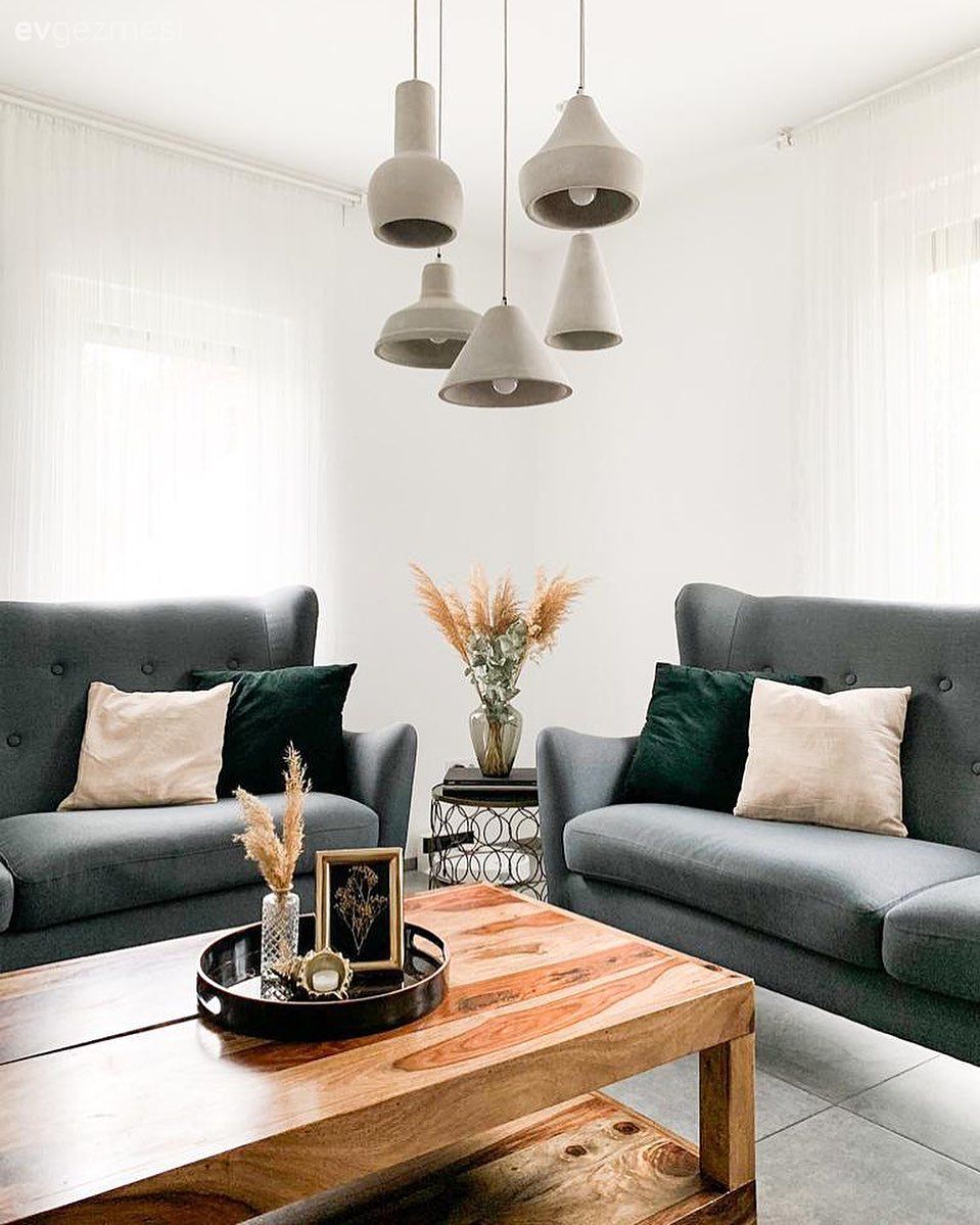 Salon, Bohem Dekorasyon, Yeşil, Somon Rengi, Ahşap Mobilya, Kahverengi, Kırlent, Ev tekstili, Koltuk takımı, Orta sehpa, Sehpa, Vazo, Ev Aksesuar, Pampas otu, Avize, Aydınlatma