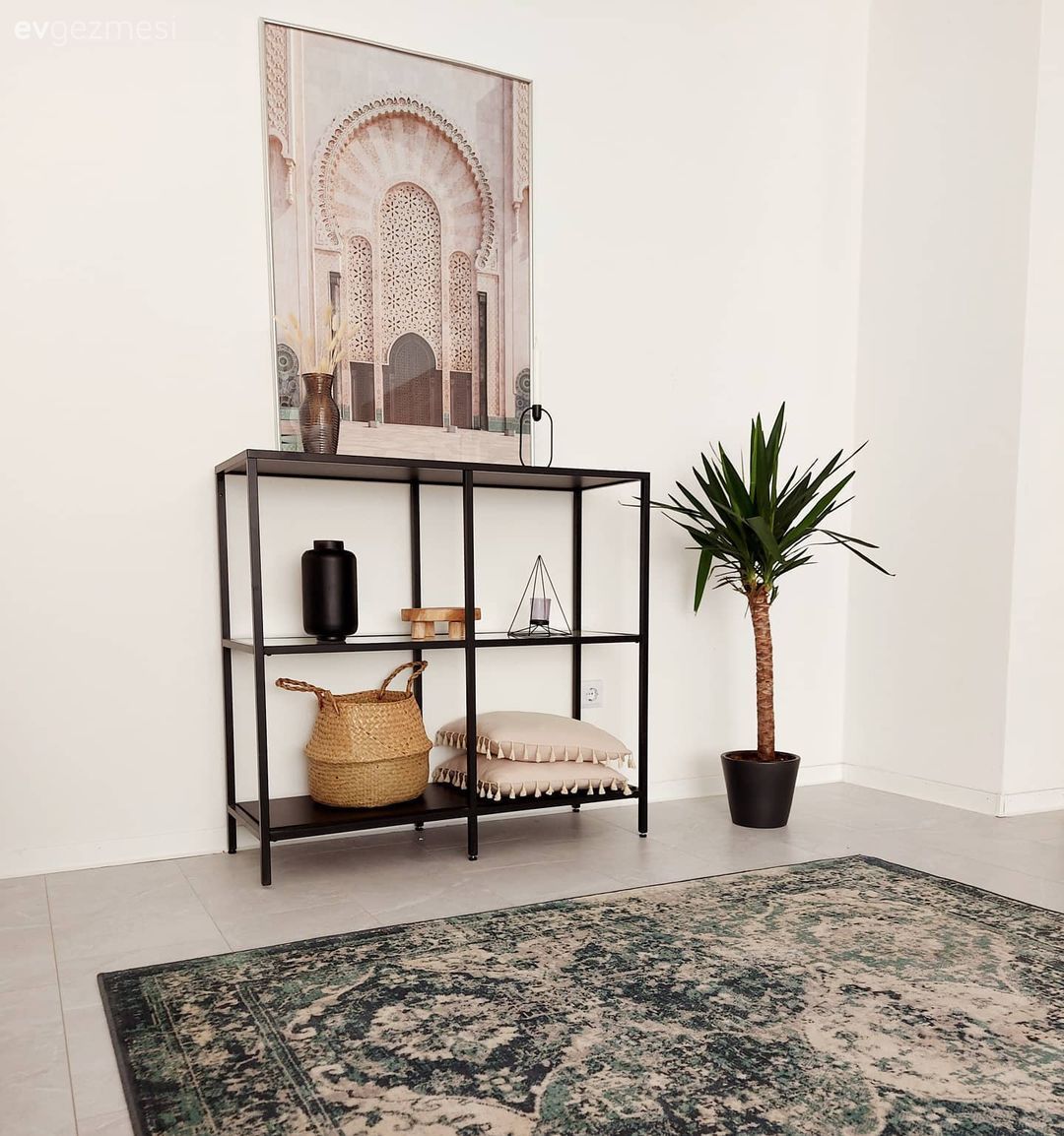 Dresuar, Siyah, Tablo, Duvar dekorasyonu, Saksı, Ev bitkisi, Halı, Dekoratif Objeler