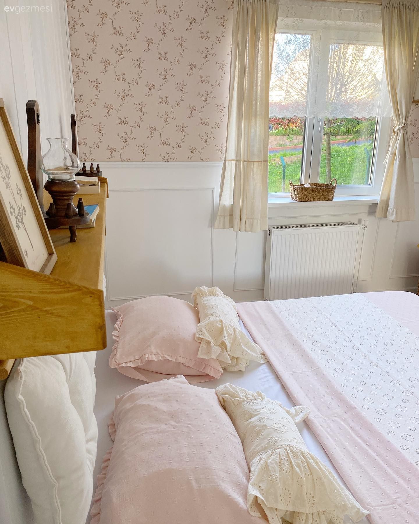 Öncesi Düz Bir Oda Sonrası Romantik Bir Dünya!