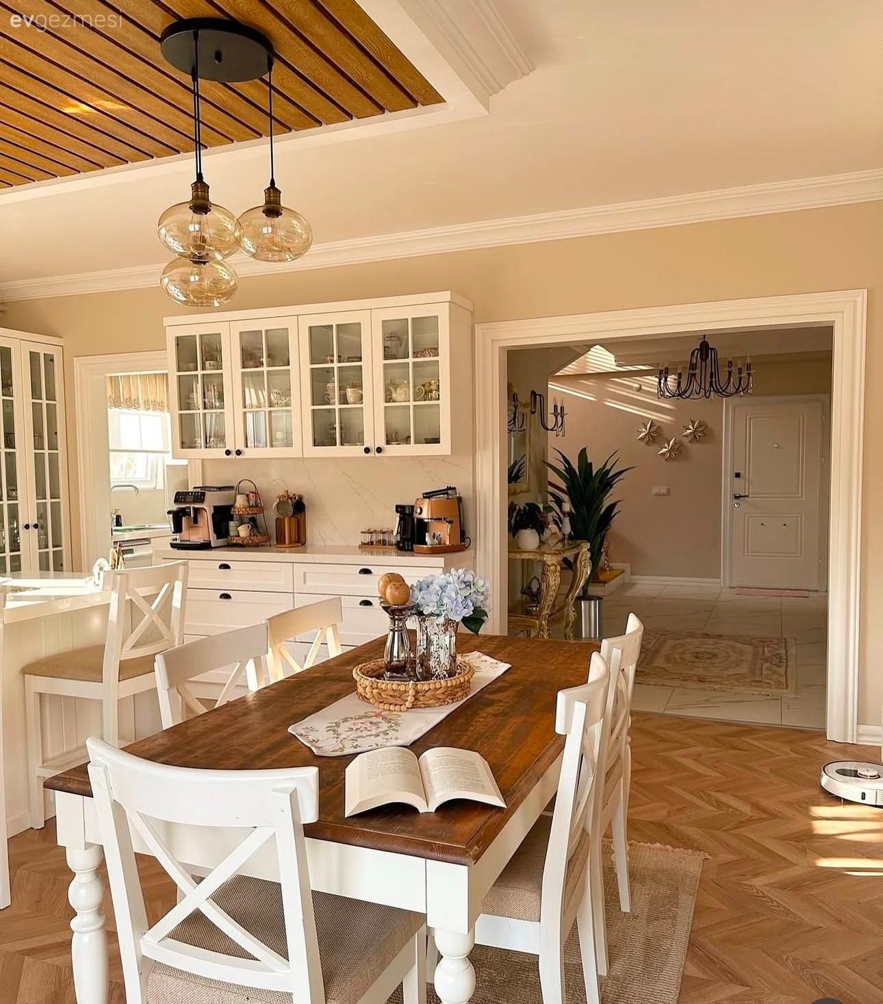 Mutfak, Beyaz, Country, Country mutfak, Ahşap Mobilya, Mutfak tezgahı, Mutfak tezgah arası, Mutfak sandalyesi, Mutfak masası, Mutfak Avize Modelleri, Krem, Mutfak aksesuarları, Kahve köşesi