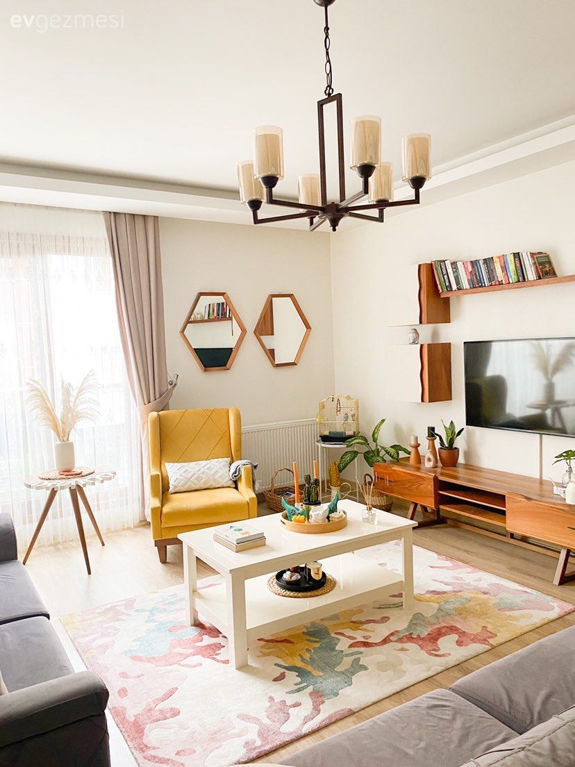 Salon, Modern, Gri, Sarı, Ahşap Mobilya, Koltuk takımı, Halı, Salon halısı, Orta sehpa, Sehpa, Ayna, Fon perde, Perde, Tül perde, Tv ünitesi, Tv ünitesi aksesuarları, Ev Aksesuar, Avize, Aydınlatma, Salon avizesi