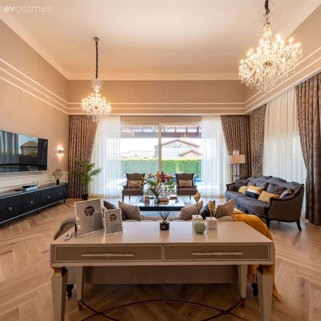 İstanbul'daki Bu Evin Salonunda Hem Asalet Var Hem Samimiyet!