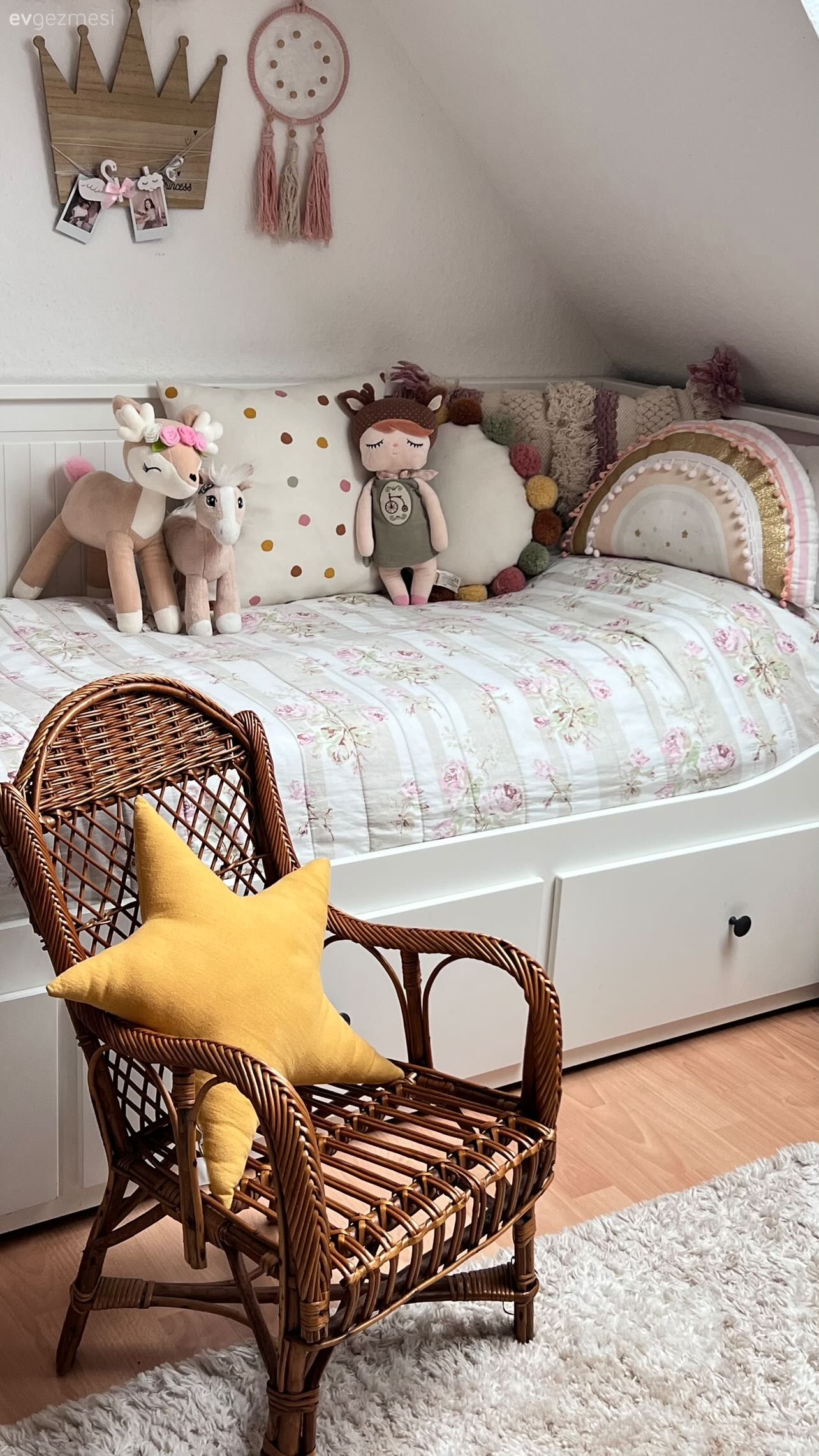 Bu Asma Katlı Evde Bütün Natürel Materyaller Birlikte!