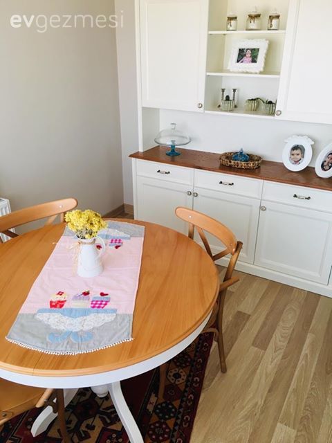 Bu Yemek Odasında Ana Yemek Samimiyet 