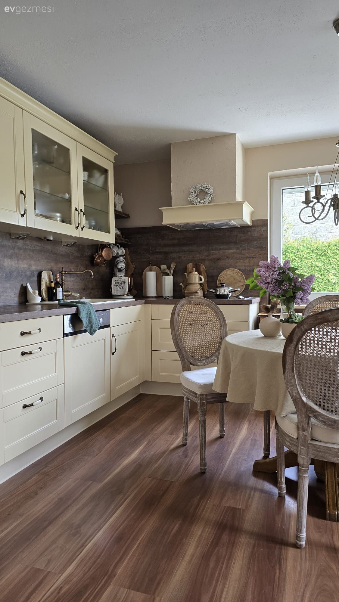 Keskin Hatları Sevmeyen Bu Evde Her Alanın Yumuşak Tavrı Var!