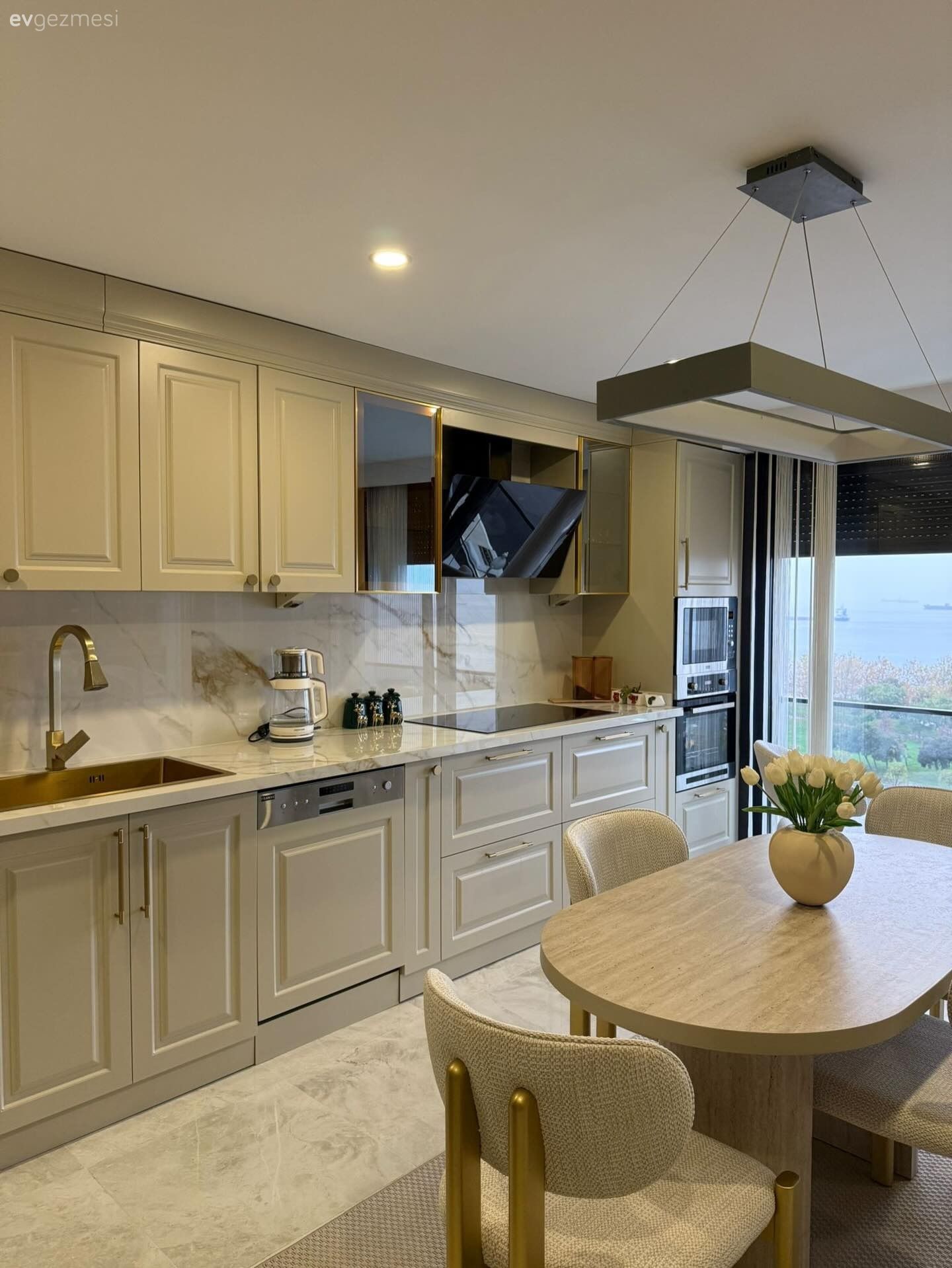 Mutfak, Country, Modern, Krem, Bej, Gri, Altın, Shaker kapaklı dolaplar, Mutfak tezgahı, Mutfak tezgah arası, Porselen tezgah, Eviye , Mutfak bataryası, Davlumbaz, Ankastre, Sandalye, Mutfak sandalyesi, Mutfak masası, Mutfak Avize Modelleri, Mutfak halısı, Mutfak zemin seramikleri