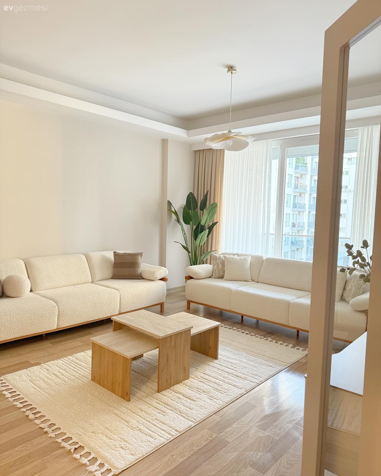 Bu Evin Şıklık Formülünde Beyazın Payı Oldukça Yüksek