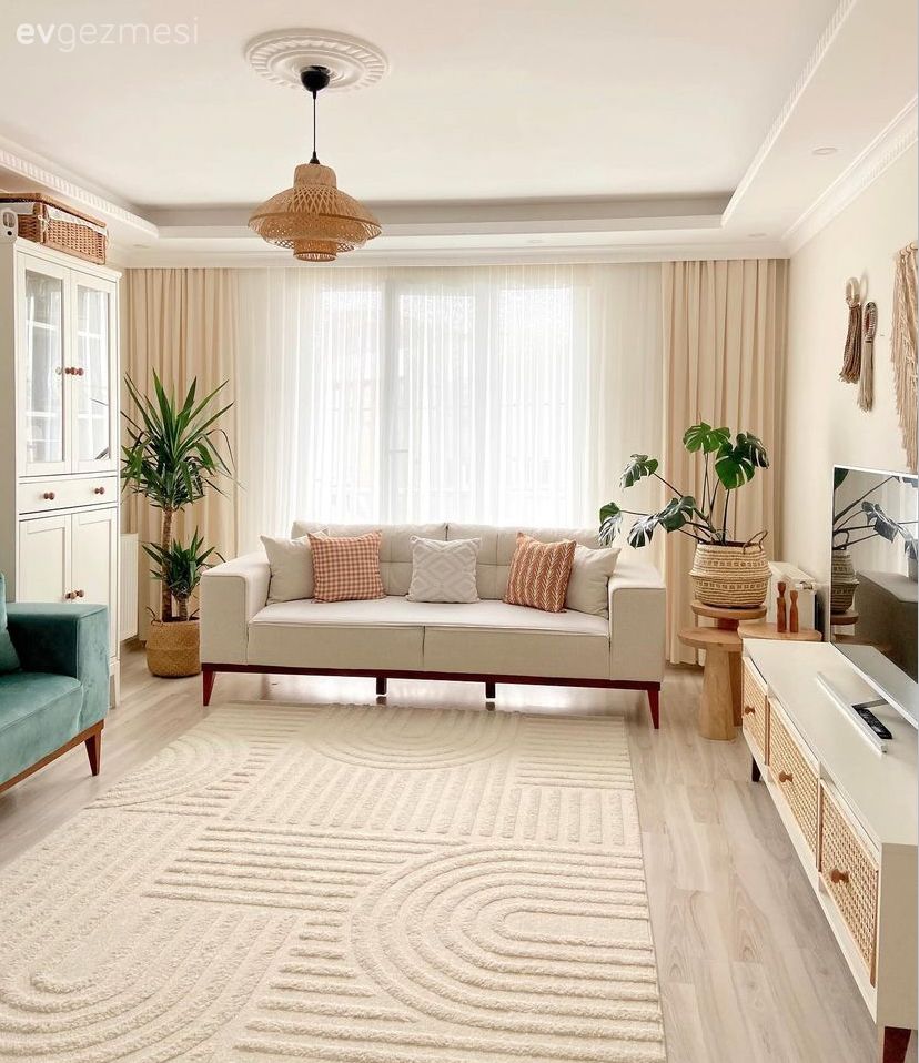 Salon, Modern, İskandinav, Beyaz, Mavi, Beyaz koltuk, Koltuk takımı, Krem, Bej, Fon perde, Perde, Tül perde, Halı, Salon halısı, Tv ünitesi, Tv ünitesi aksesuarları, Ev Aksesuar, Saksı