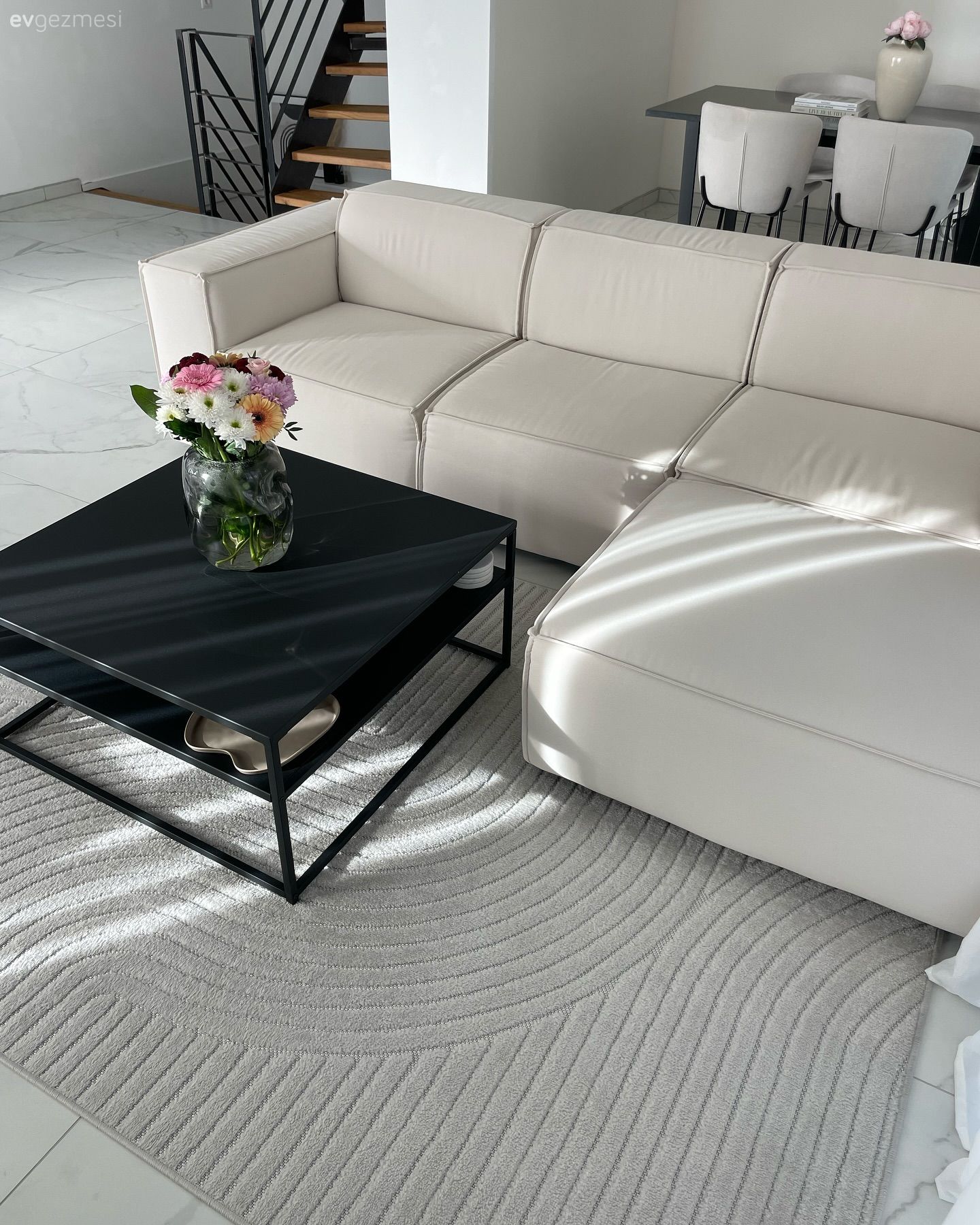 Modern Mimariden İlham Alan Bu Evde Renkler Risksiz