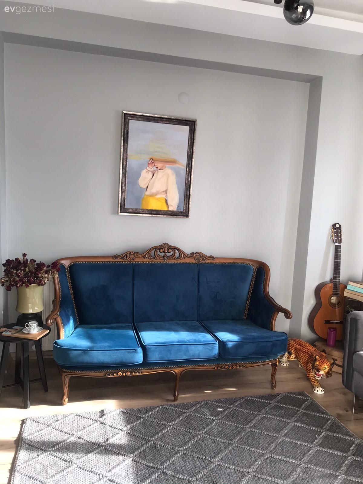 Salon, Modern rustik, Mavi, Antrasit  , Ahşap Mobilya, Tablo, Duvar dekorasyonu, Modern chesterfield, Berjer, Stor perde, Parke, Avize, Aydınlatma, Halı, Saksı, Vazo, Ev Aksesuar