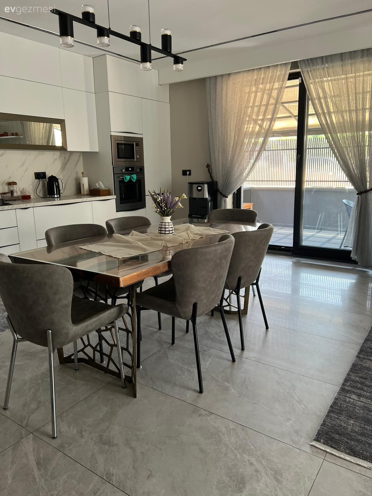 Bu Ankara Evinde Modern Tarzın Yorumu Farklı Detaylarla Yapılmış