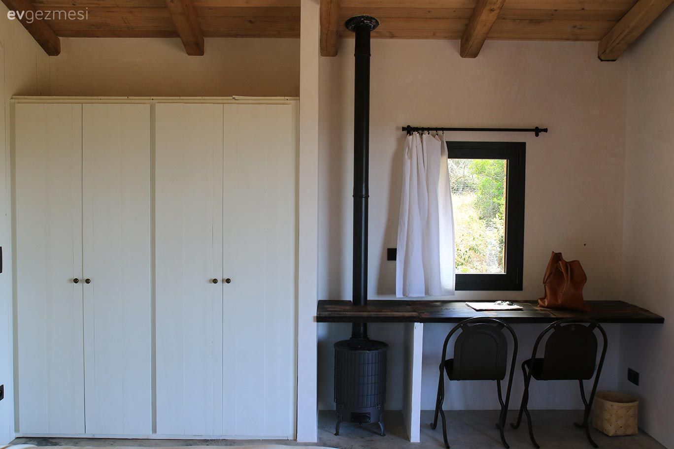 İki Kişiye Lüks Hayat Sunabilecek Bir Taş Ev