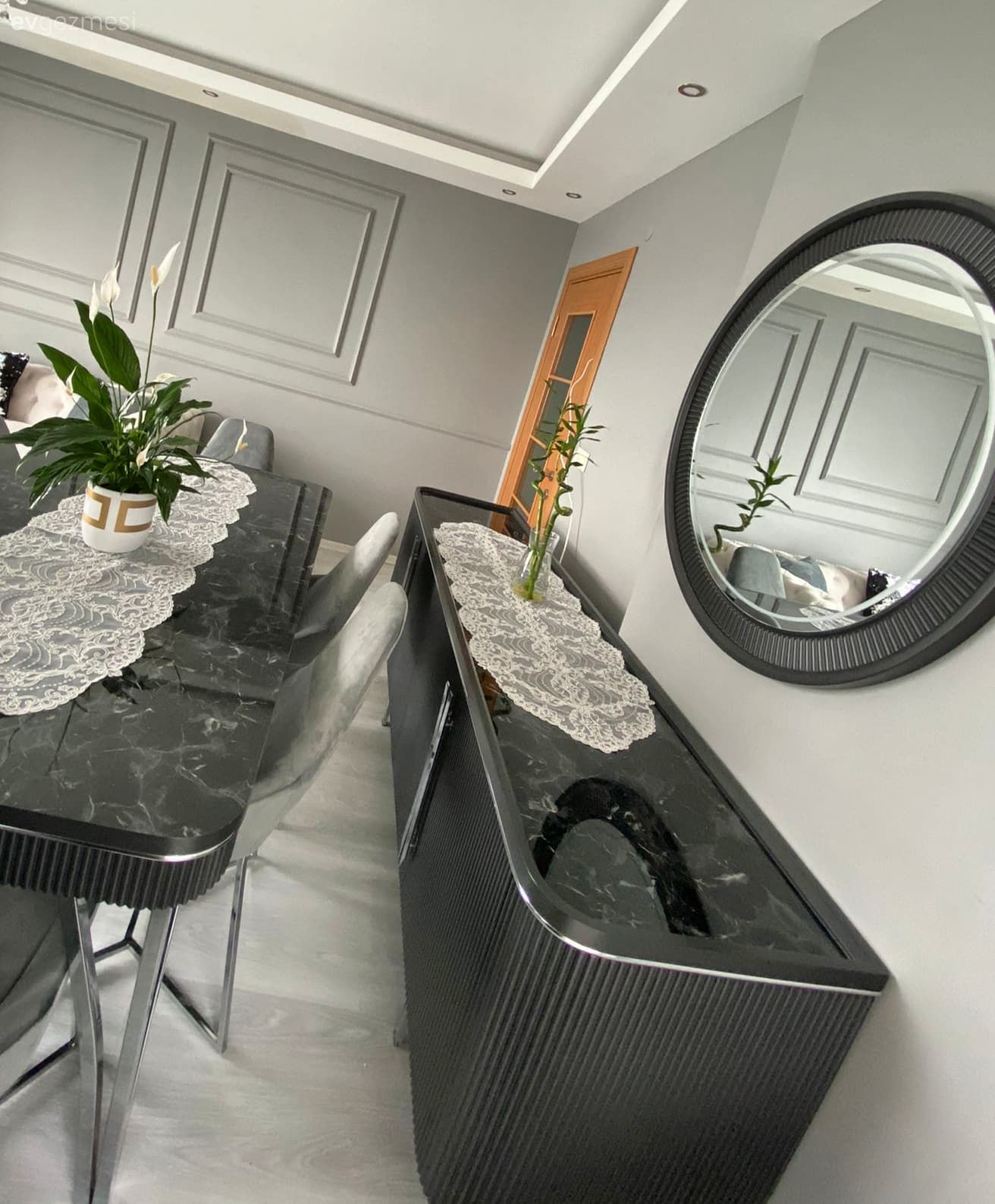 Bu Kocaeli Evi Gri ve Beyazın Uyumlu Birlikteliğinin Eseri