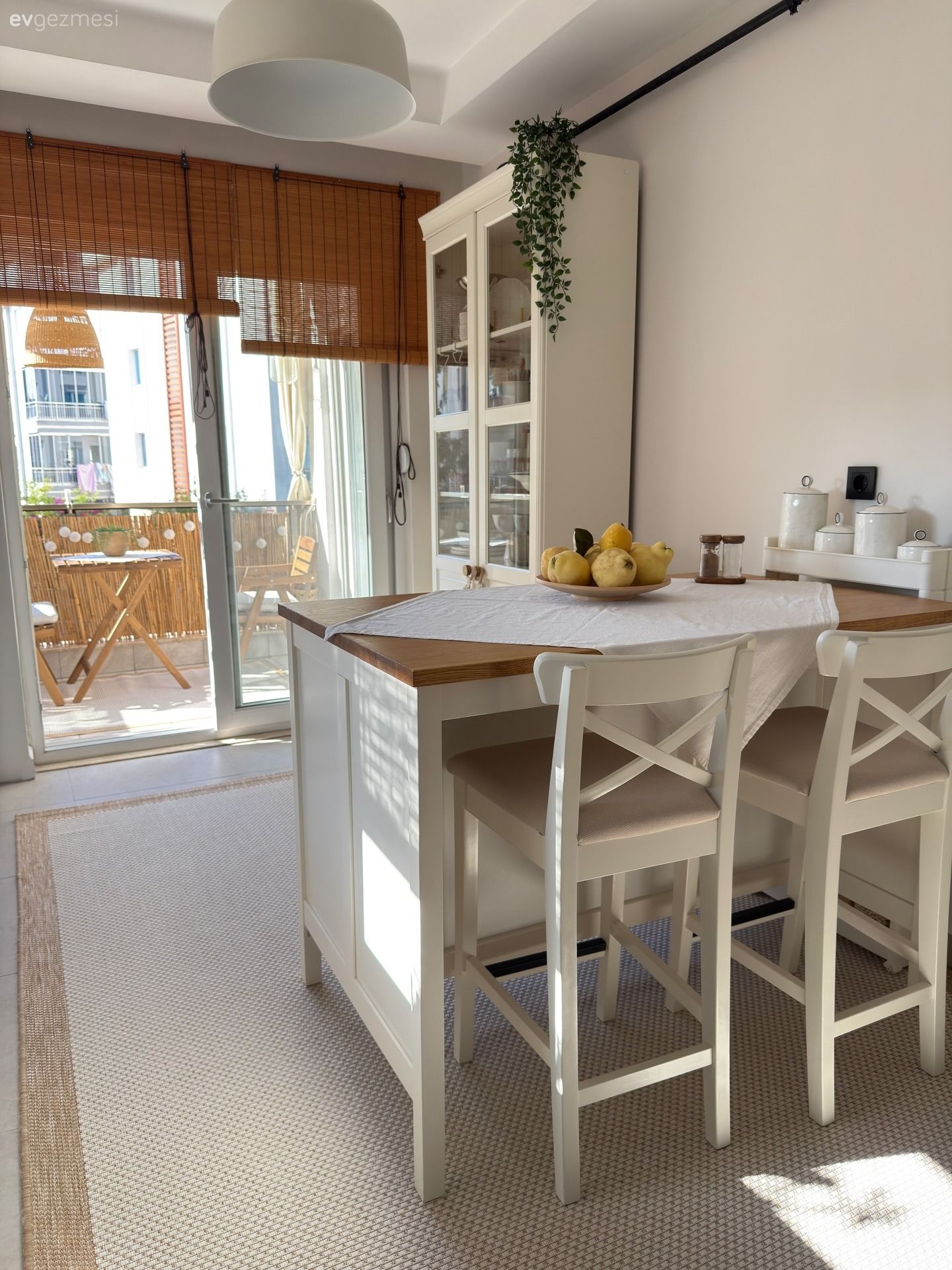 Mutfak, İskandinav, Beyaz, Hasır, Mutfak masası, Sandalye, Mutfak sandalyesi, Mutfak perdesi, Mutfak Avize Modelleri, Mutfak halısı, Bej, Ekstra mutfak dolabı
