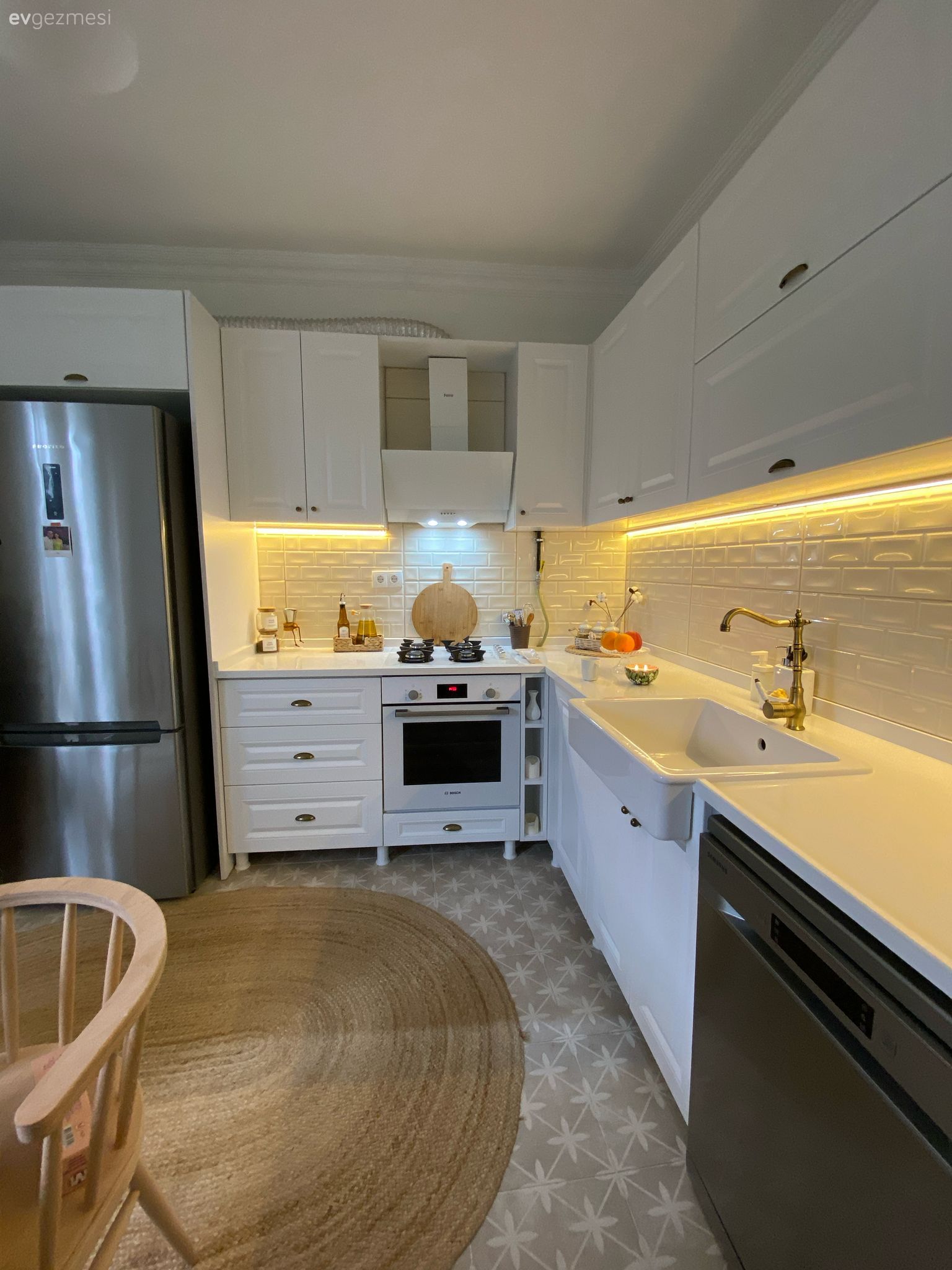 Bu L-Tipi Kocaeli Mutfağında Ferahlık ve Sıcaklık Bir Arada