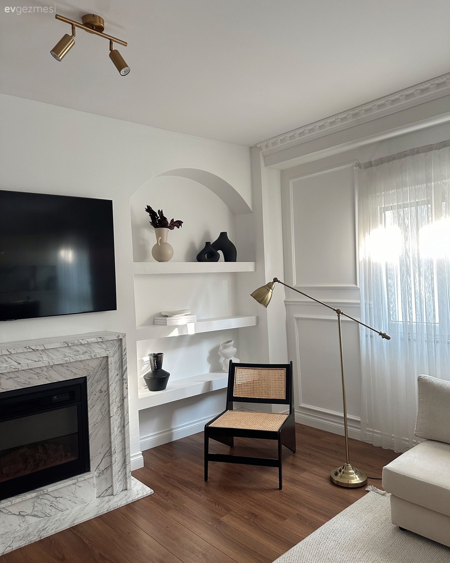 Ferah Tonlardan Şaşmayan Bu Ev Yeniliklere Hep Açık!