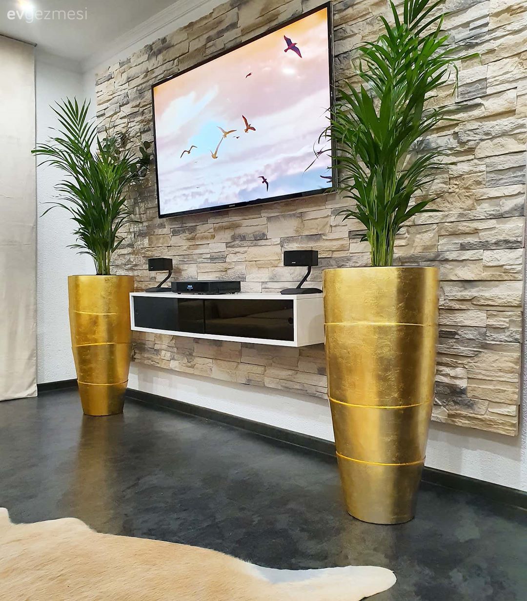 Ev Gezmesi: Rustik Dokunuşları Lüks Çizgilerle Yorumlamış Bir Dekor