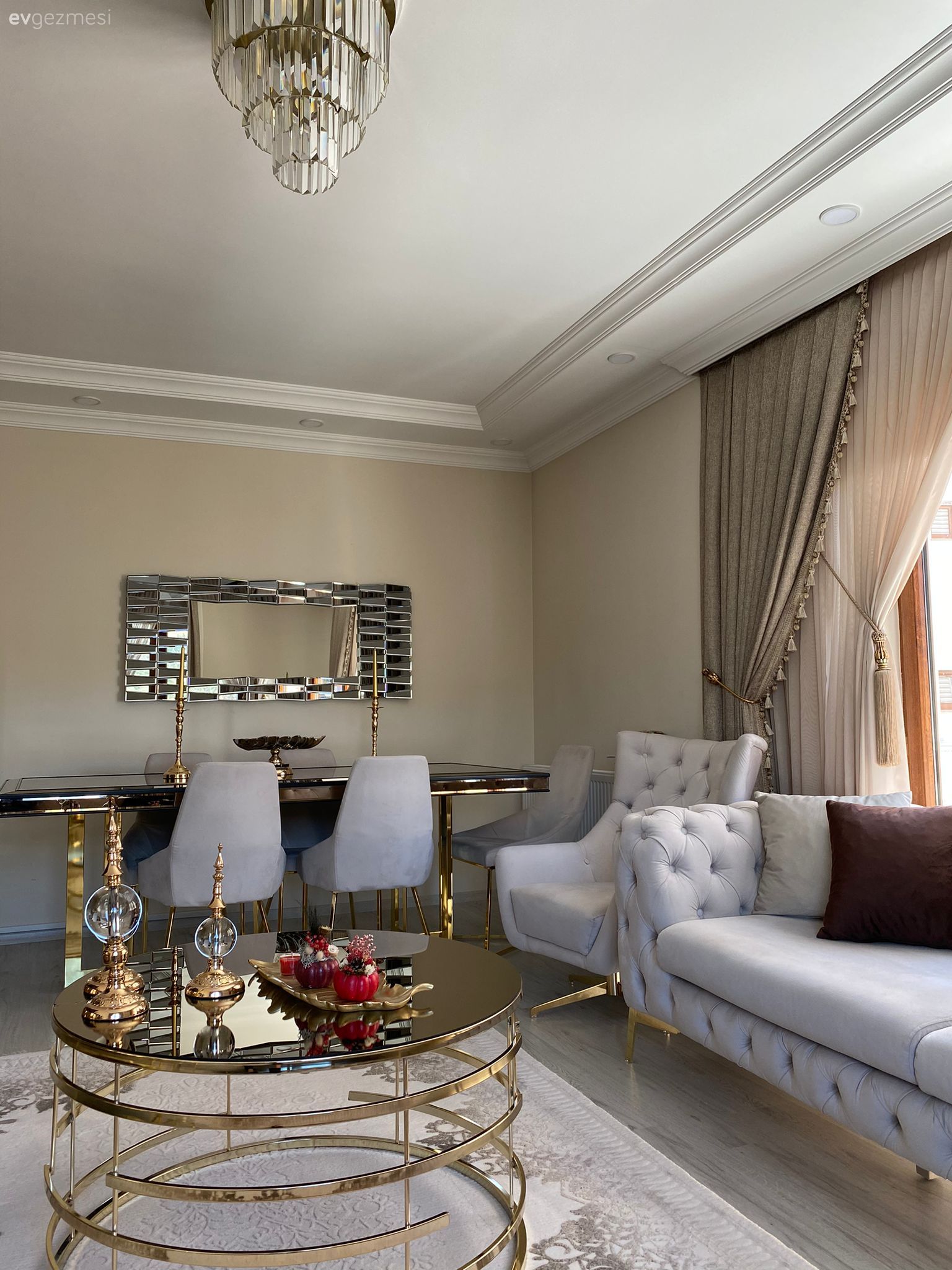 Bu Uyumlu Evde Eşyalar Mutluluğa Giden Yolda Aracı