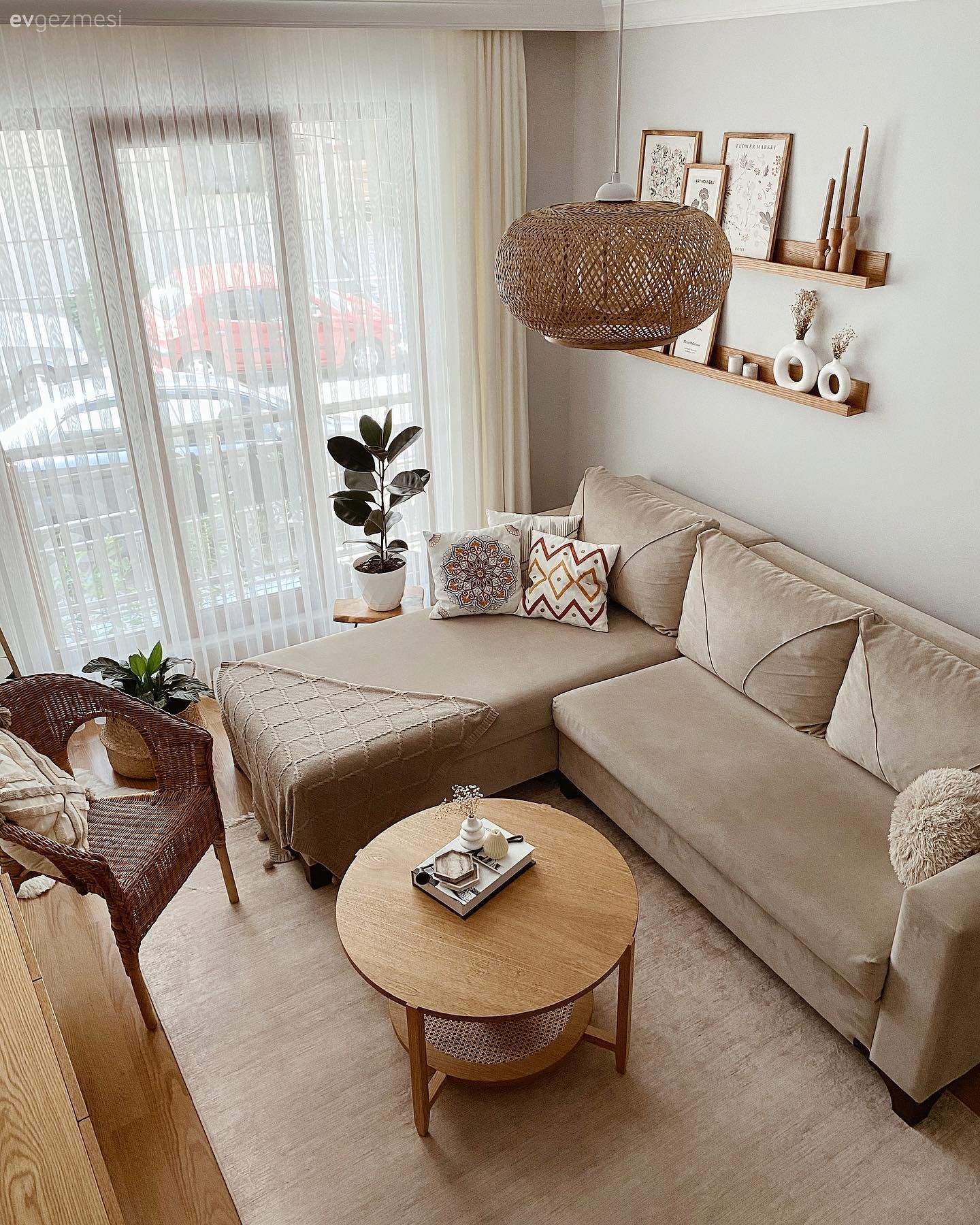 Küçük Salon ve Mutfağı Keyifle Donatılmış Bir İstanbul Evi! 