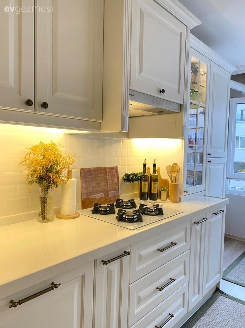 Beyaz, Shaker kapaklı dolaplar, Mutfak, Mutfak tezgahı, Mutfak tezgah arası, Tezgah arası seramik, Mutfak aksesuarları