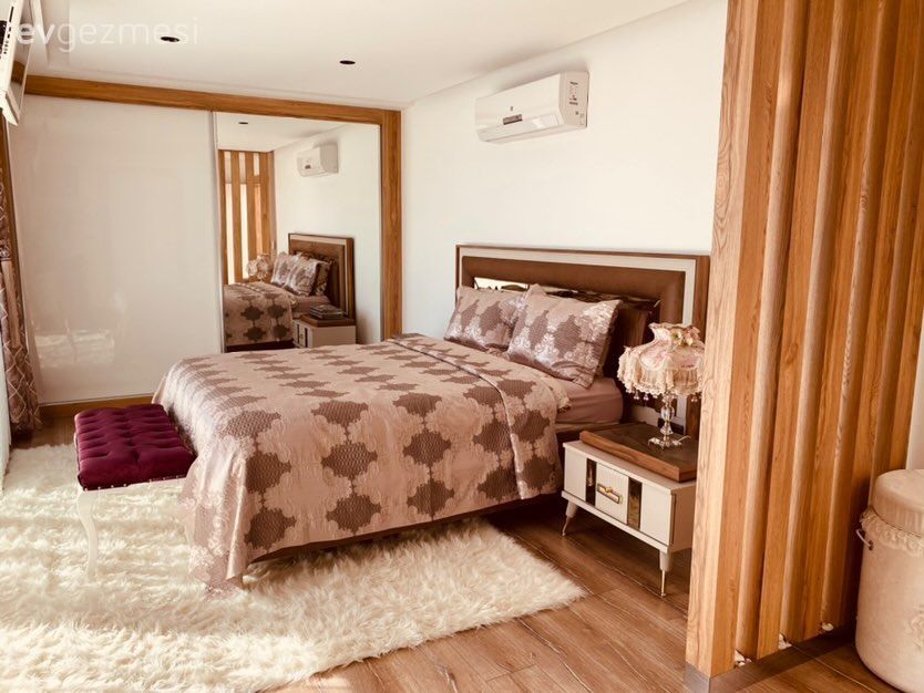 Kuşadası'ndaki Bu Müstakil Evde Duvarlar Az Pencereler Çok!