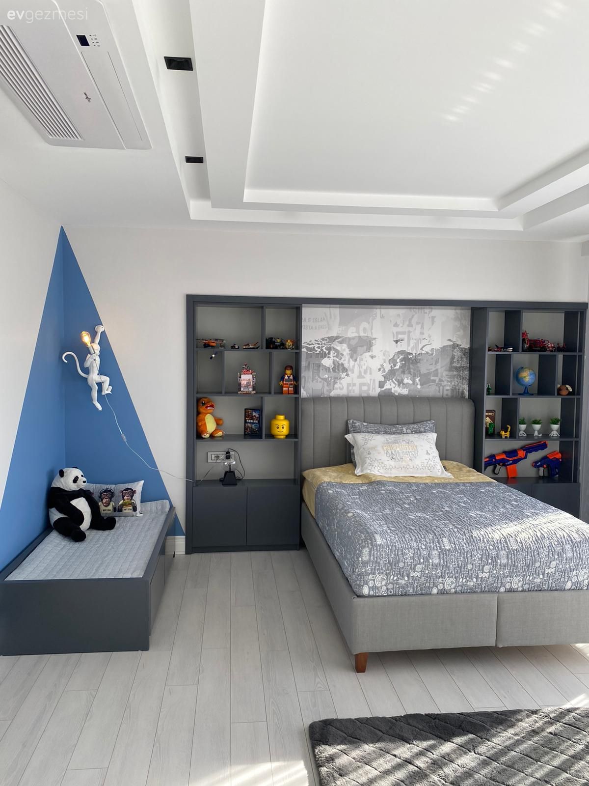 Çocuk Odası, Gri, Beyaz, Mavi, Siyah, Dolap, Duvar dekorasyonu, Sedir, Halı