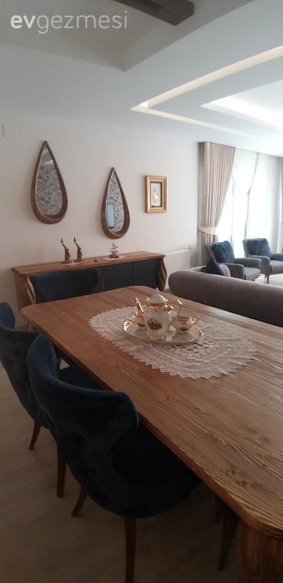 Bu Salonun Her Yerine Ahşabın Sıcaklığı Sinmiş