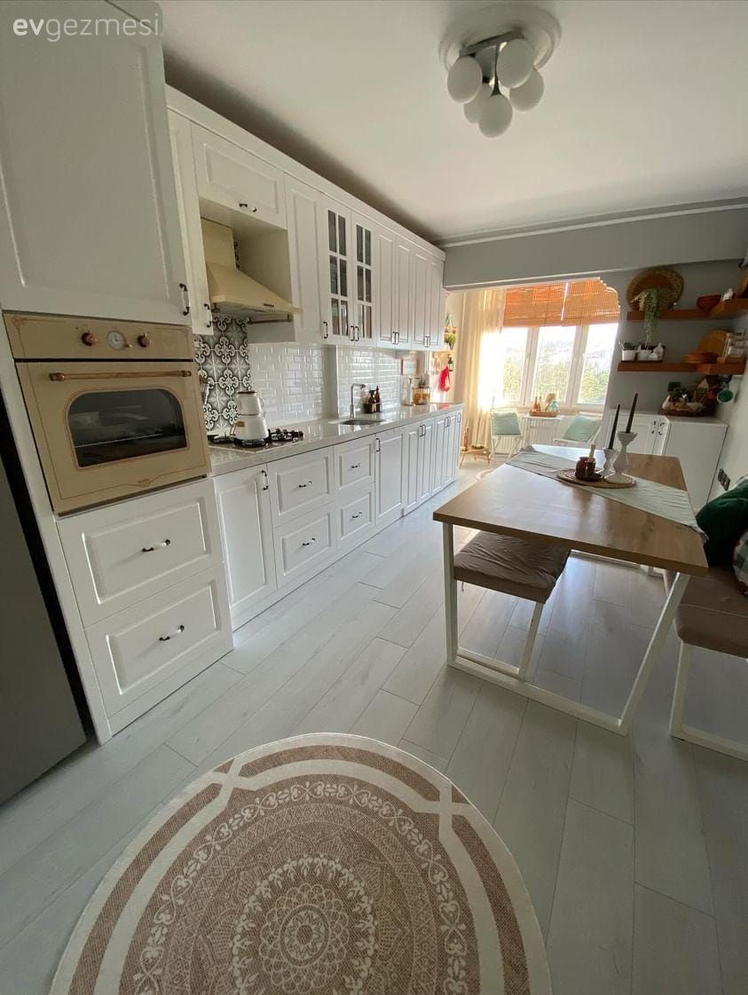 Mutfak, Country, Beyaz, Shaker kapaklı dolaplar, Mutfak tezgahı, Mutfak tezgah arası, Ankastre, Mutfak aksesuarları, Sandalye, Mutfak masası, Mutfak rafı, Mutfak halısı, Mutfak perdesi