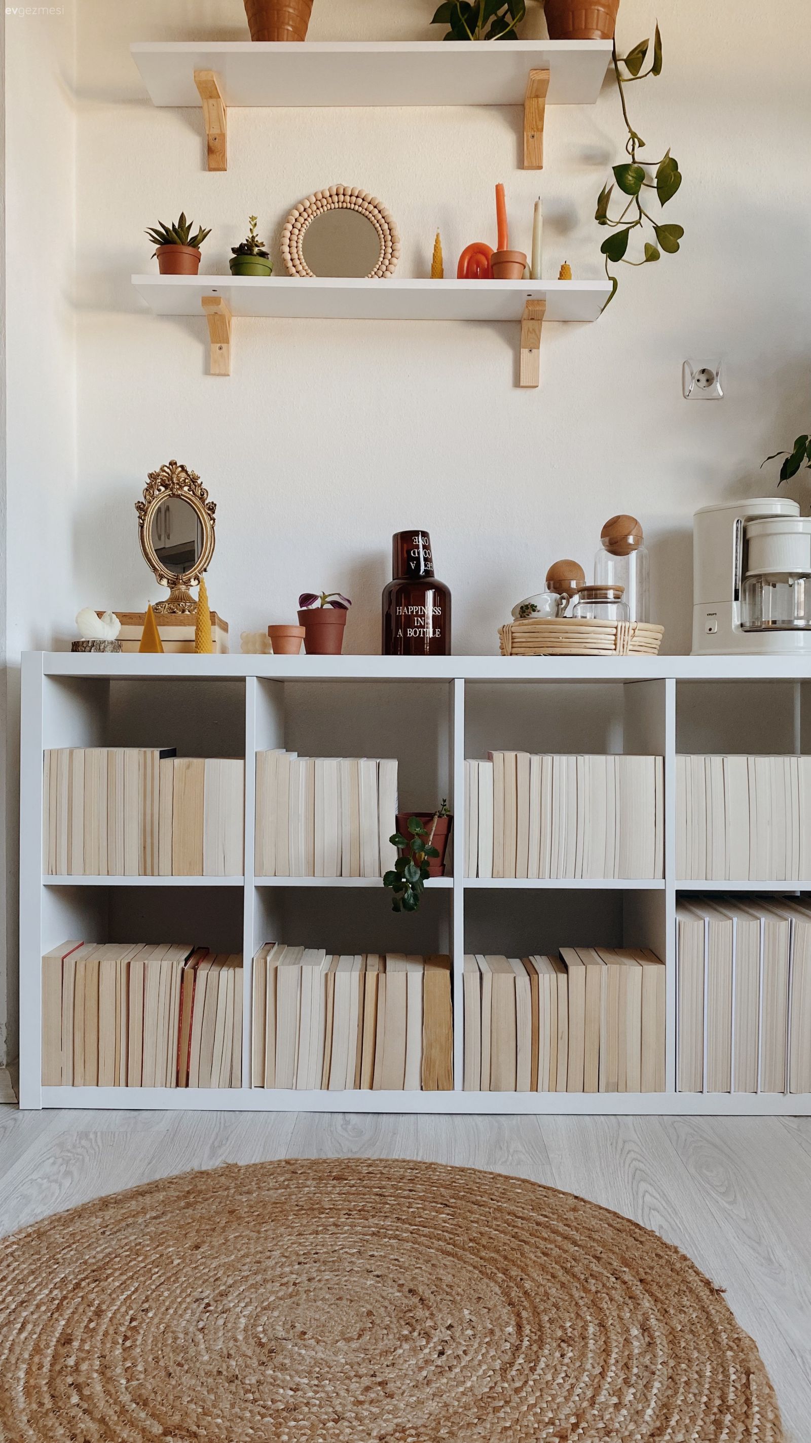 Kitaplık, Duvar rafı, Duvar dekorasyonu, Jüt halı, Halı, Dekoratif Objeler