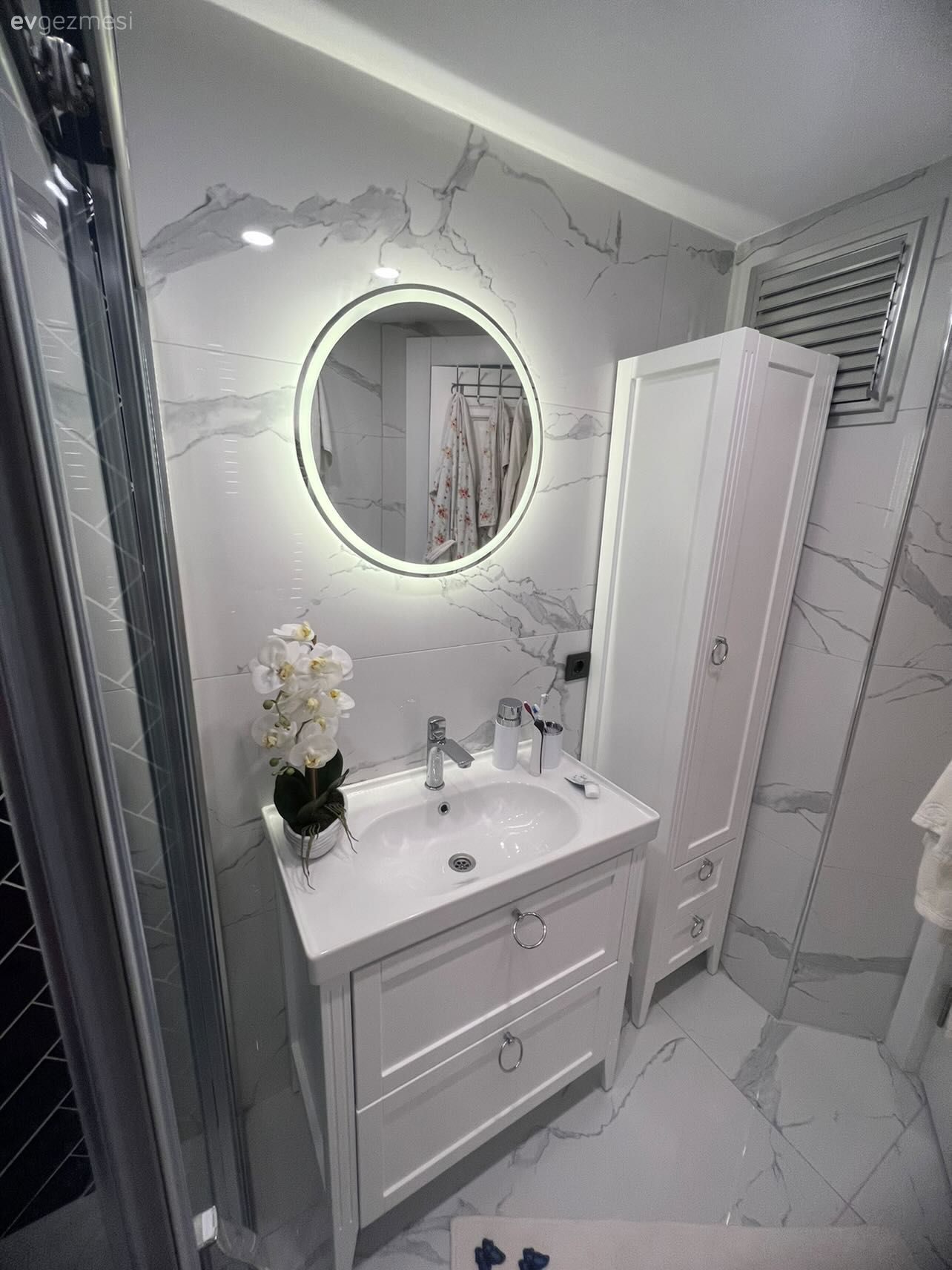 Ev Gezmesi: Zıt Kutupların Cazibesini İçine Alan Bir İstanbul Evi!