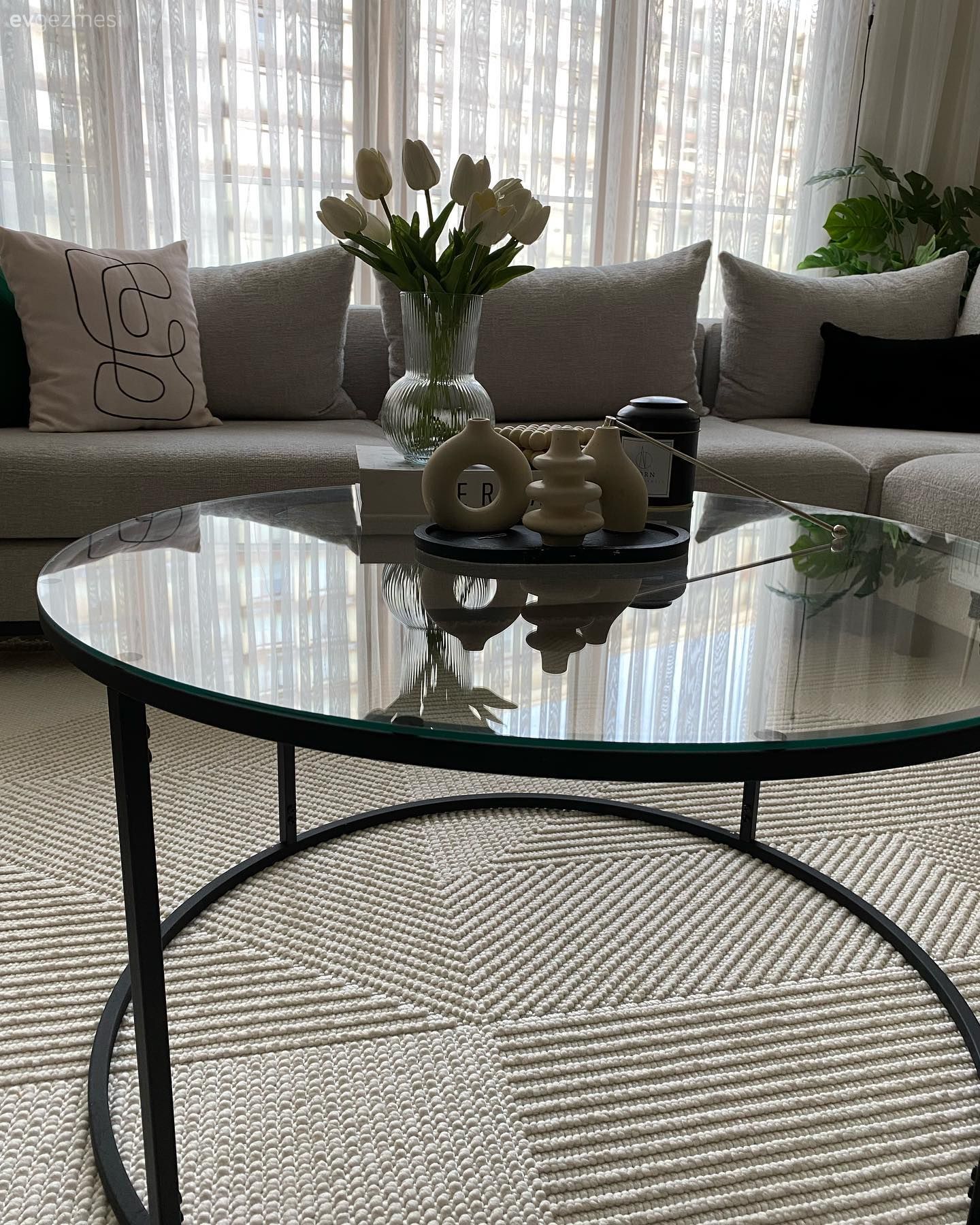 Cam orta sehpa, Orta sehpa, Dekoratif Objeler, Kırlent, Ev tekstili, Bej, Siyah