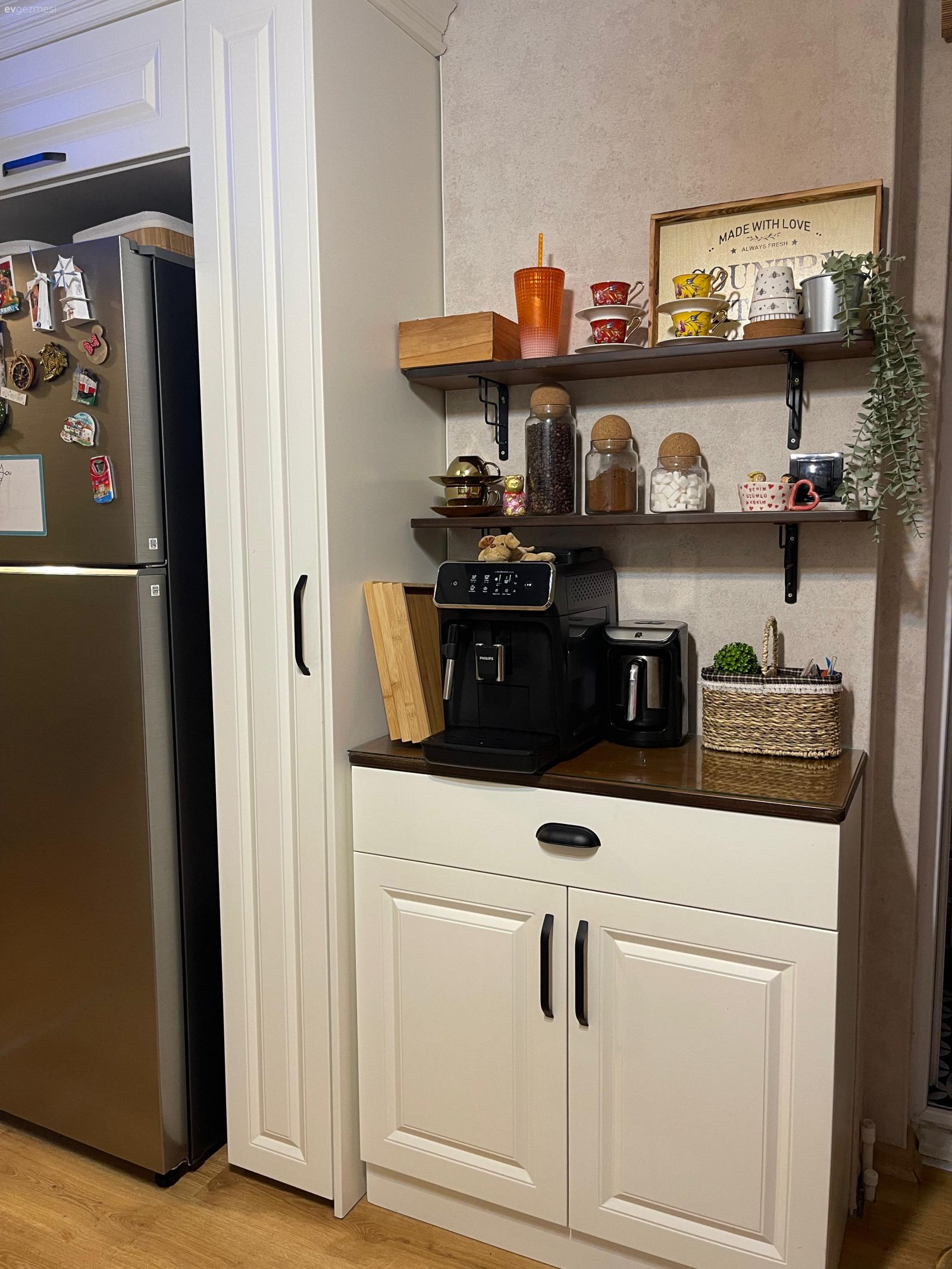 Küçük Mutfakların Keyfini Arttıracak Kahve Köşesi Fikirleri