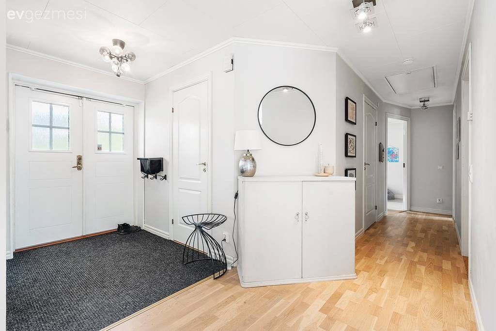 Panoramik Görüntü Sunan Pencerelere Sahip 140 M2'lik  Ev