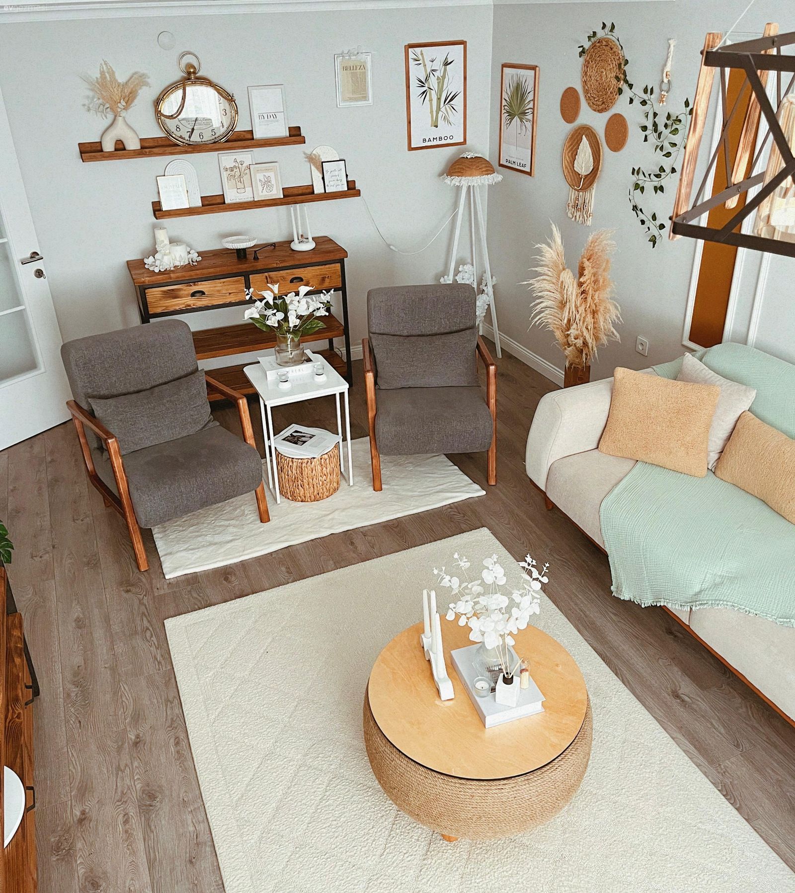 Bu İstanbul Evinde Modern Mobilyalar Rustik Detaylarla Sıcaklık Kazanmış!