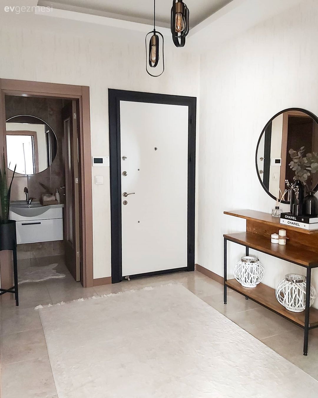 Antre, Beyaz, Siyah, Dresuar, Yuvarlak ayna, Dekoratif ayna, Çiçeklik, Saksı, Halı, Vazo, Ev Aksesuar, Dekoratif Objeler, Antre avizesi